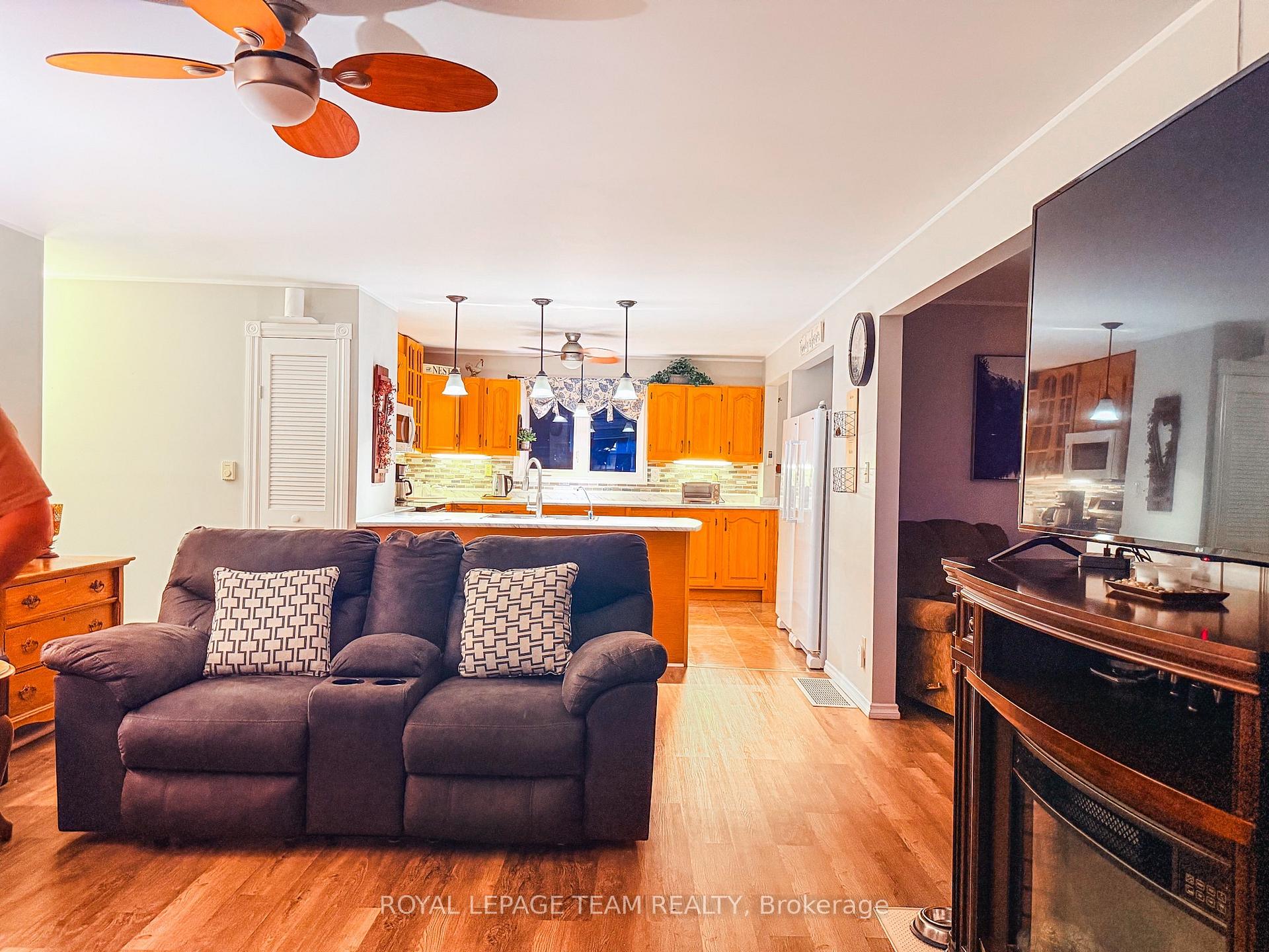Photo 36 of 76 Lake Street, South Algonquin — HOMEH