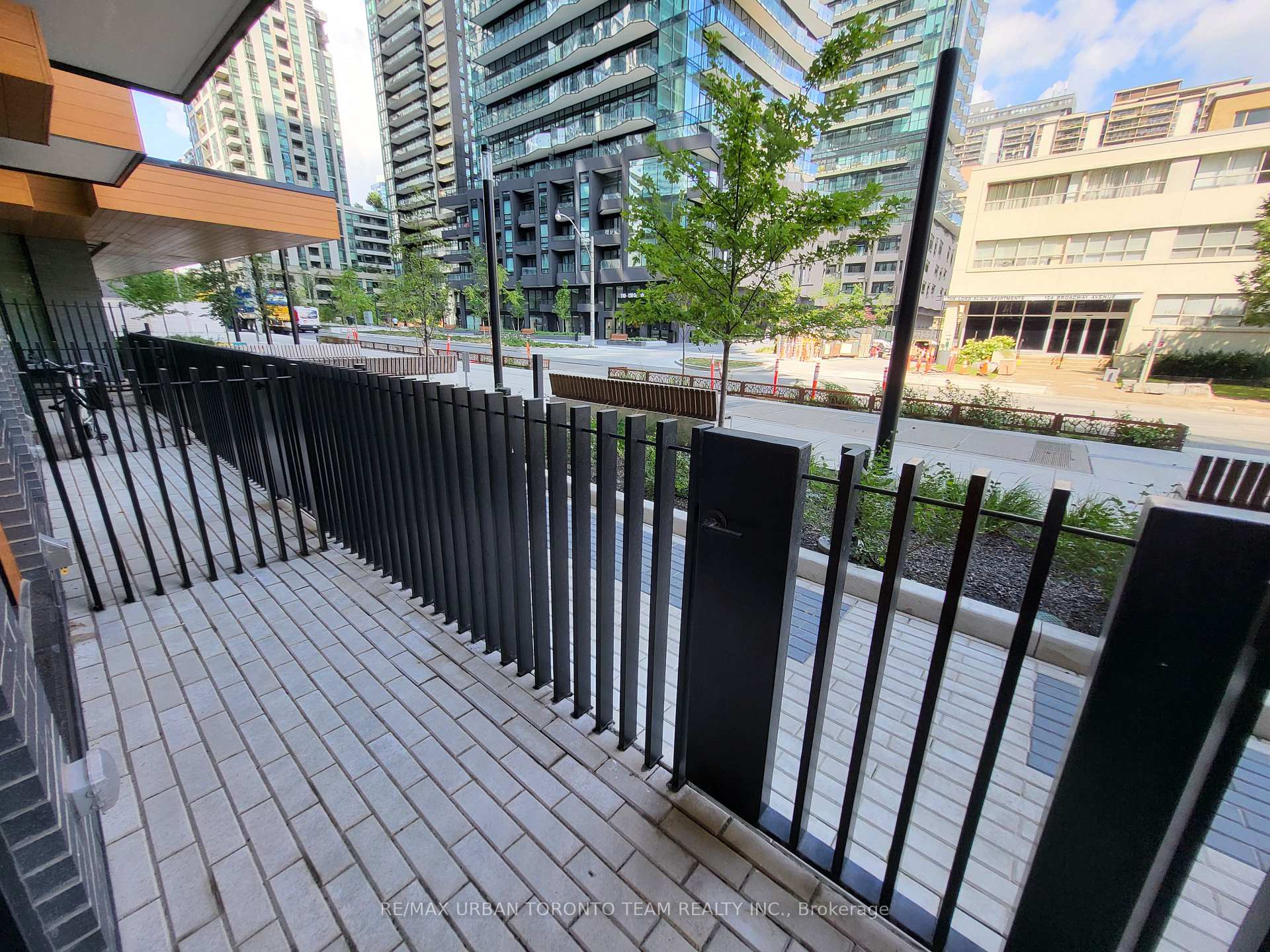 Photo 3 of Unit Th123, 117 broadway Avenue, Toronto, Mount Pleasant West — HOMEH