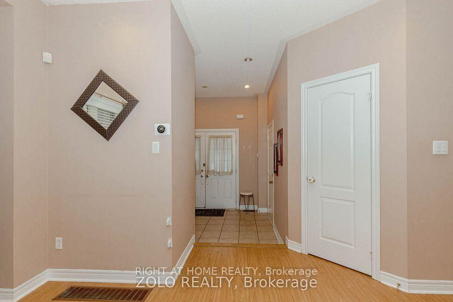 Photo 6 of 30 Tatra Crescent, Brampton, Bram West — HOMEH