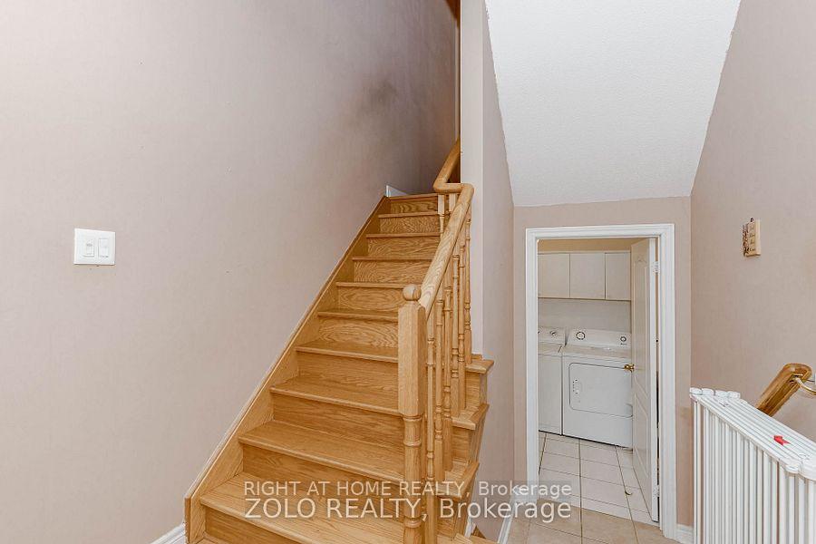 Photo 9 of 30 Tatra Crescent, Brampton, Bram West — HOMEH