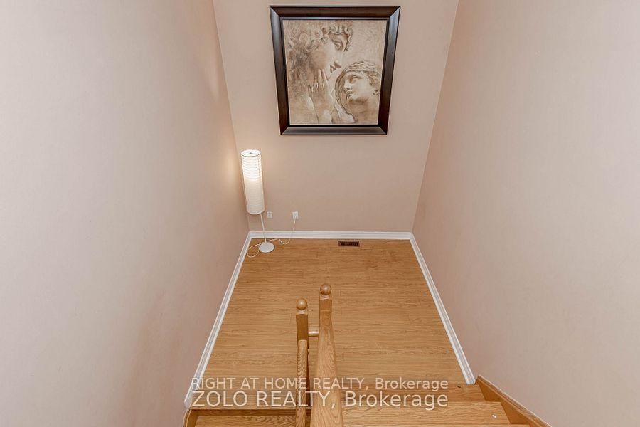 Photo 10 of 30 Tatra Crescent, Brampton, Bram West — HOMEH