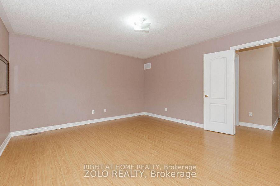 Photo 13 of 30 Tatra Crescent, Brampton, Bram West — HOMEH