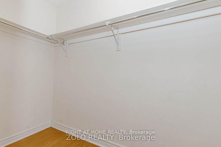 Photo 16 of 30 Tatra Crescent, Brampton, Bram West — HOMEH