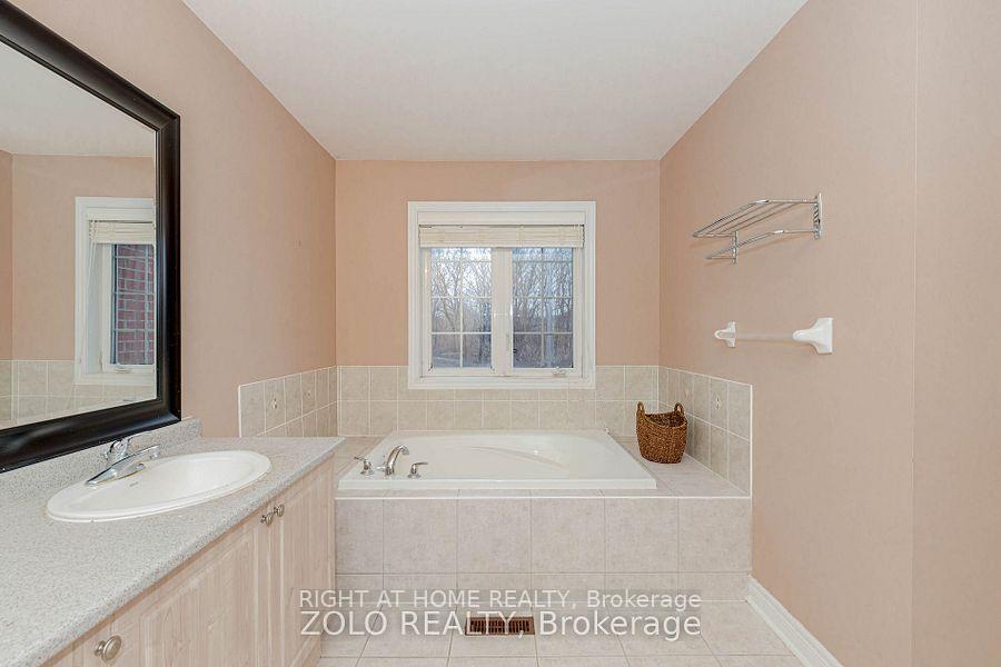 Photo 18 of 30 Tatra Crescent, Brampton, Bram West — HOMEH