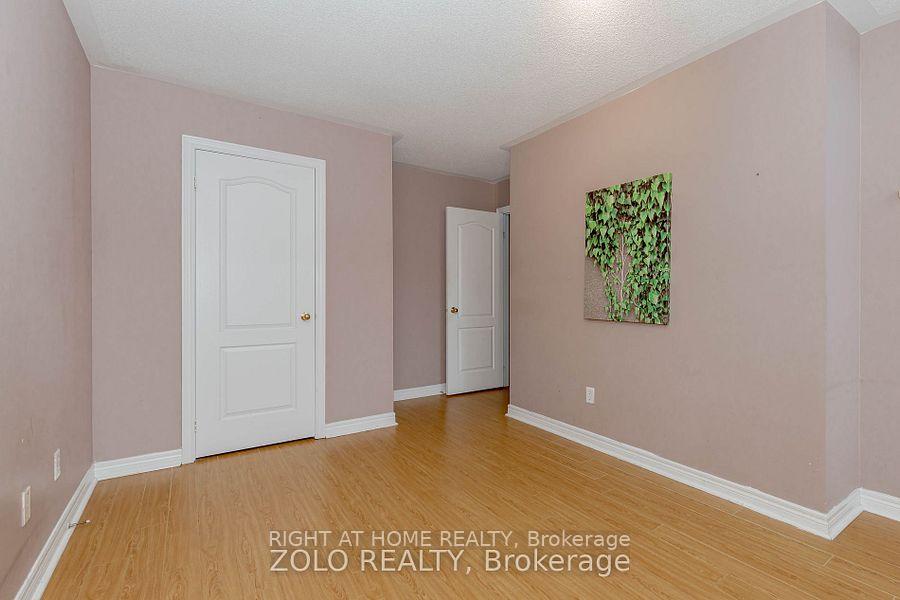 Photo 22 of 30 Tatra Crescent, Brampton, Bram West — HOMEH