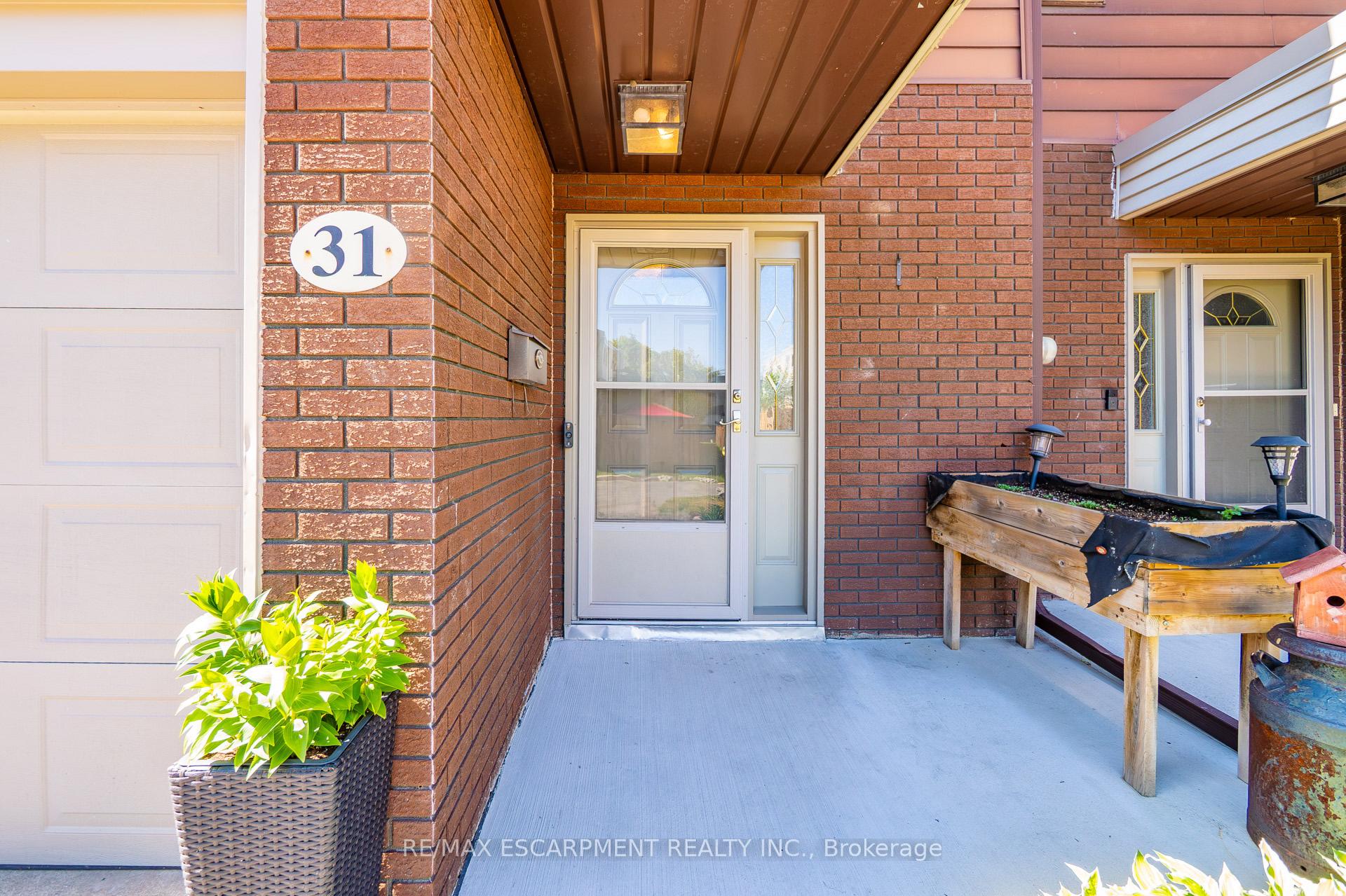 Photo 3 of Unit 31, 23 Watsons Lane, Hamilton, Dundas — HOMEH