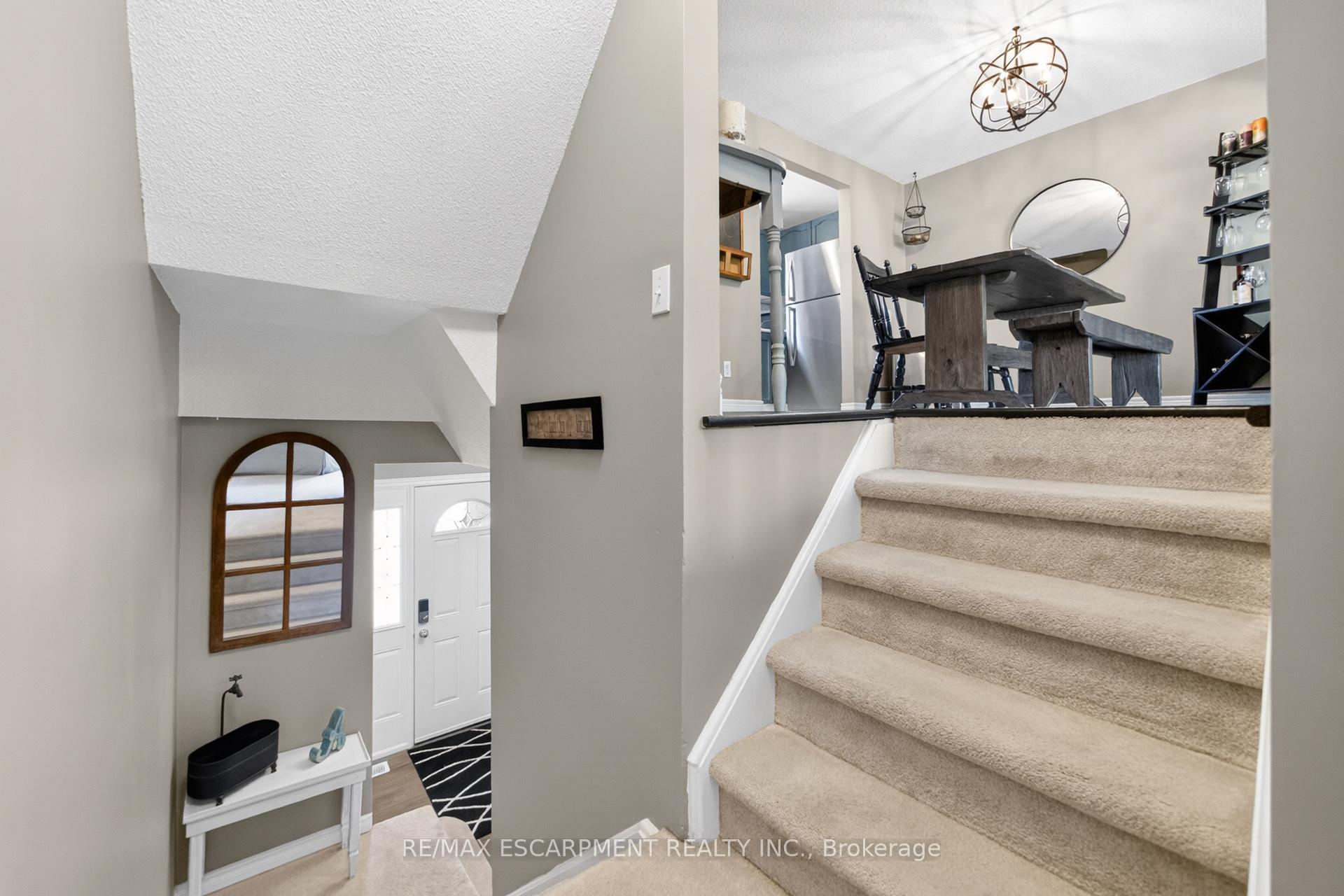 Photo 4 of Unit 31, 23 Watsons Lane, Hamilton, Dundas — HOMEH