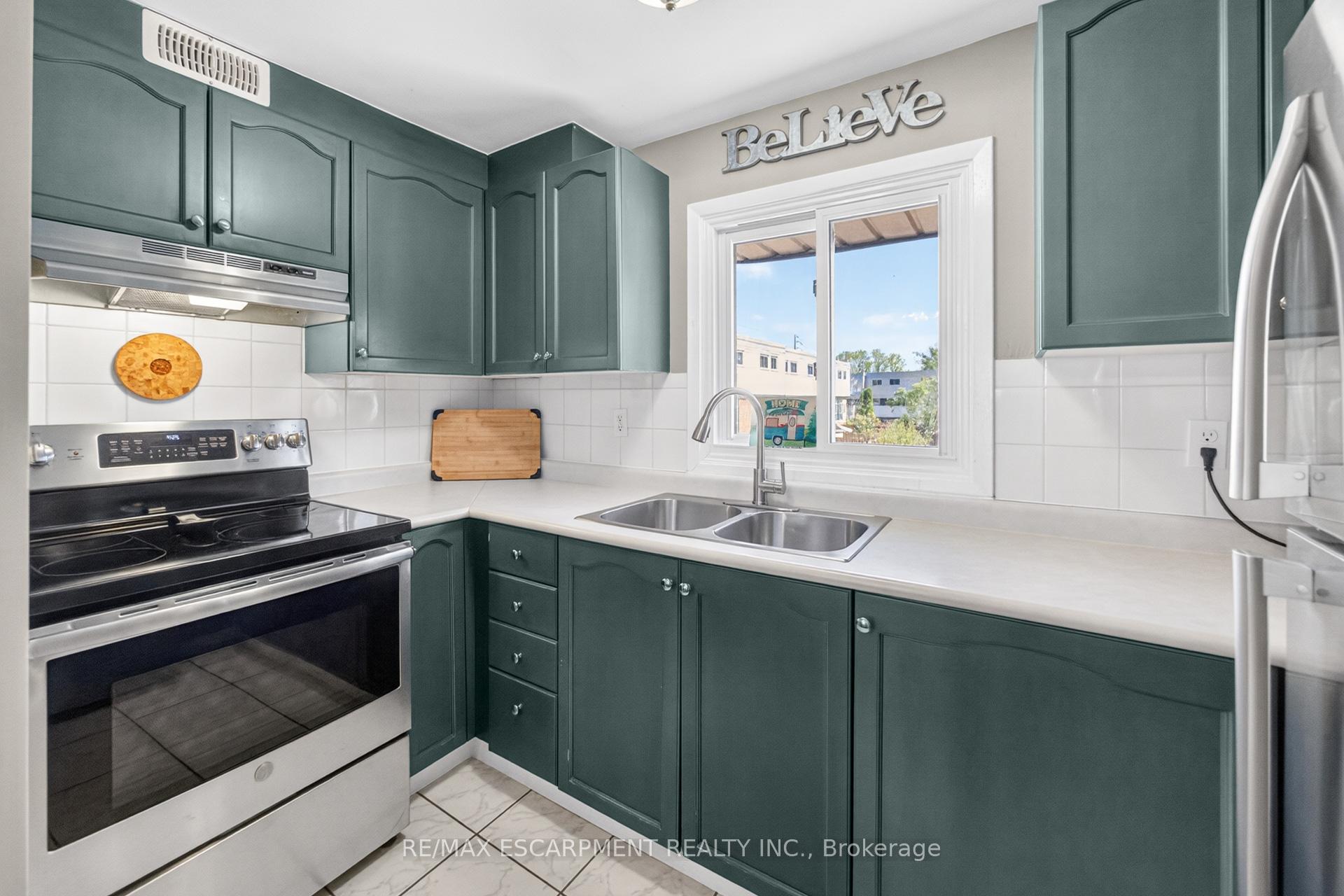 Photo 14 of Unit 31, 23 Watsons Lane, Hamilton, Dundas — HOMEH