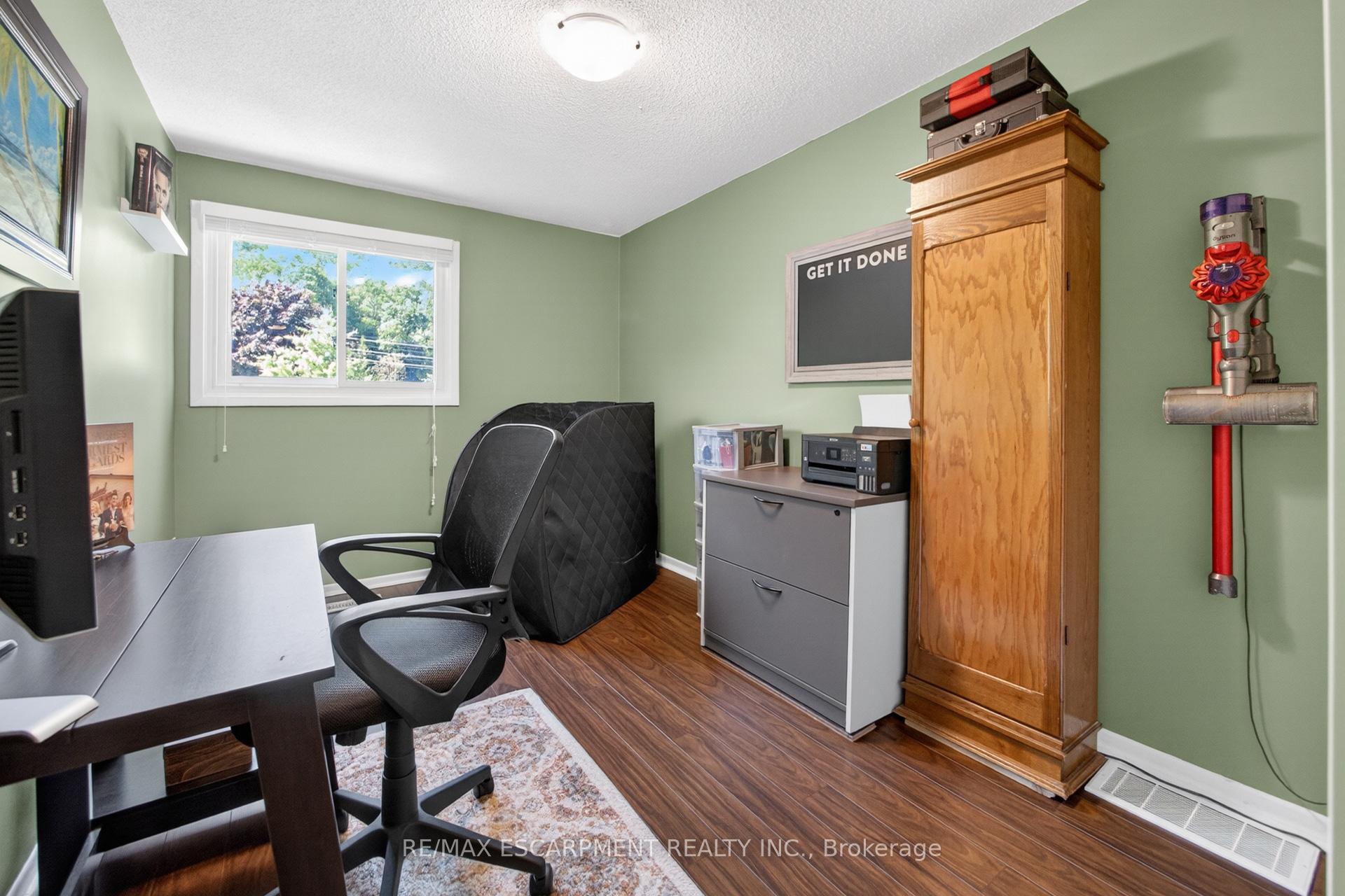 Photo 23 of Unit 31, 23 Watsons Lane, Hamilton, Dundas — HOMEH