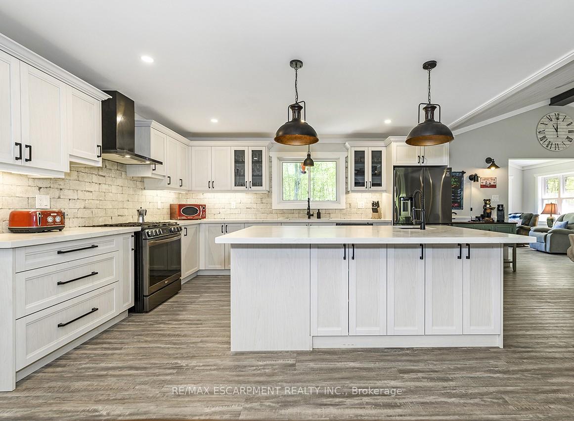 Photo 11 of 1068 Xavier Street, Gravenhurst, Morrison — HOMEH