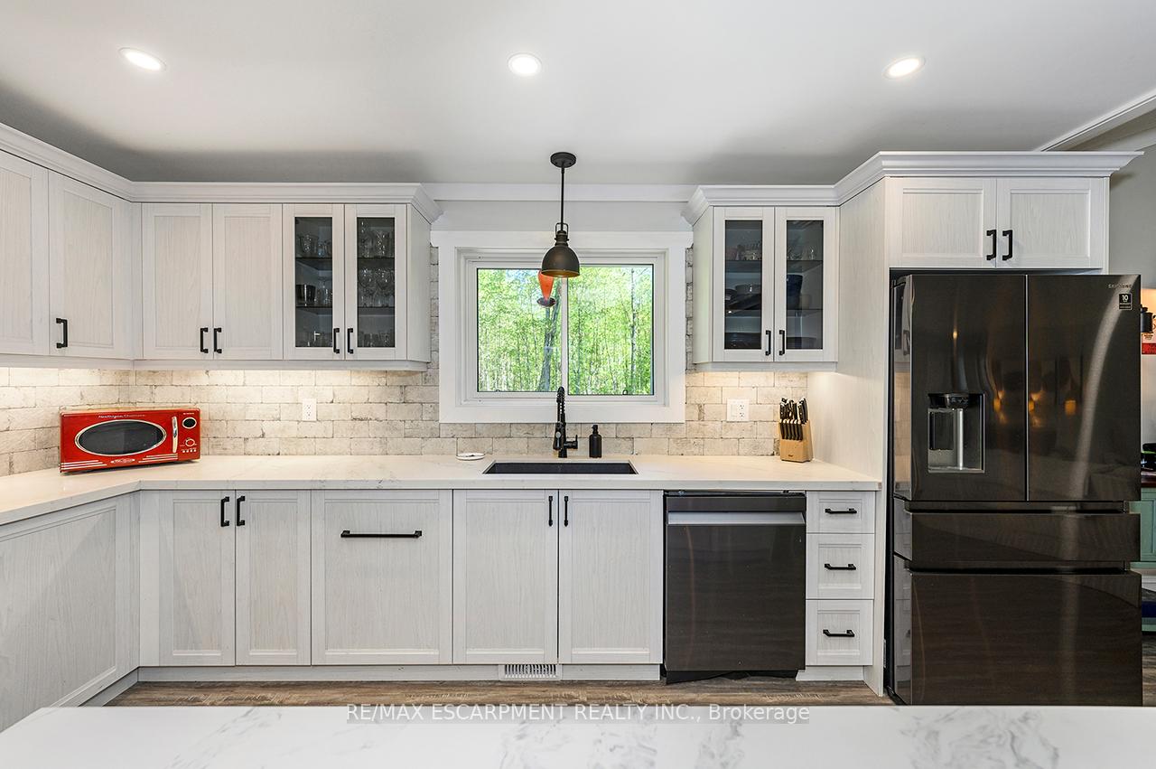 Photo 12 of 1068 Xavier Street, Gravenhurst, Morrison — HOMEH