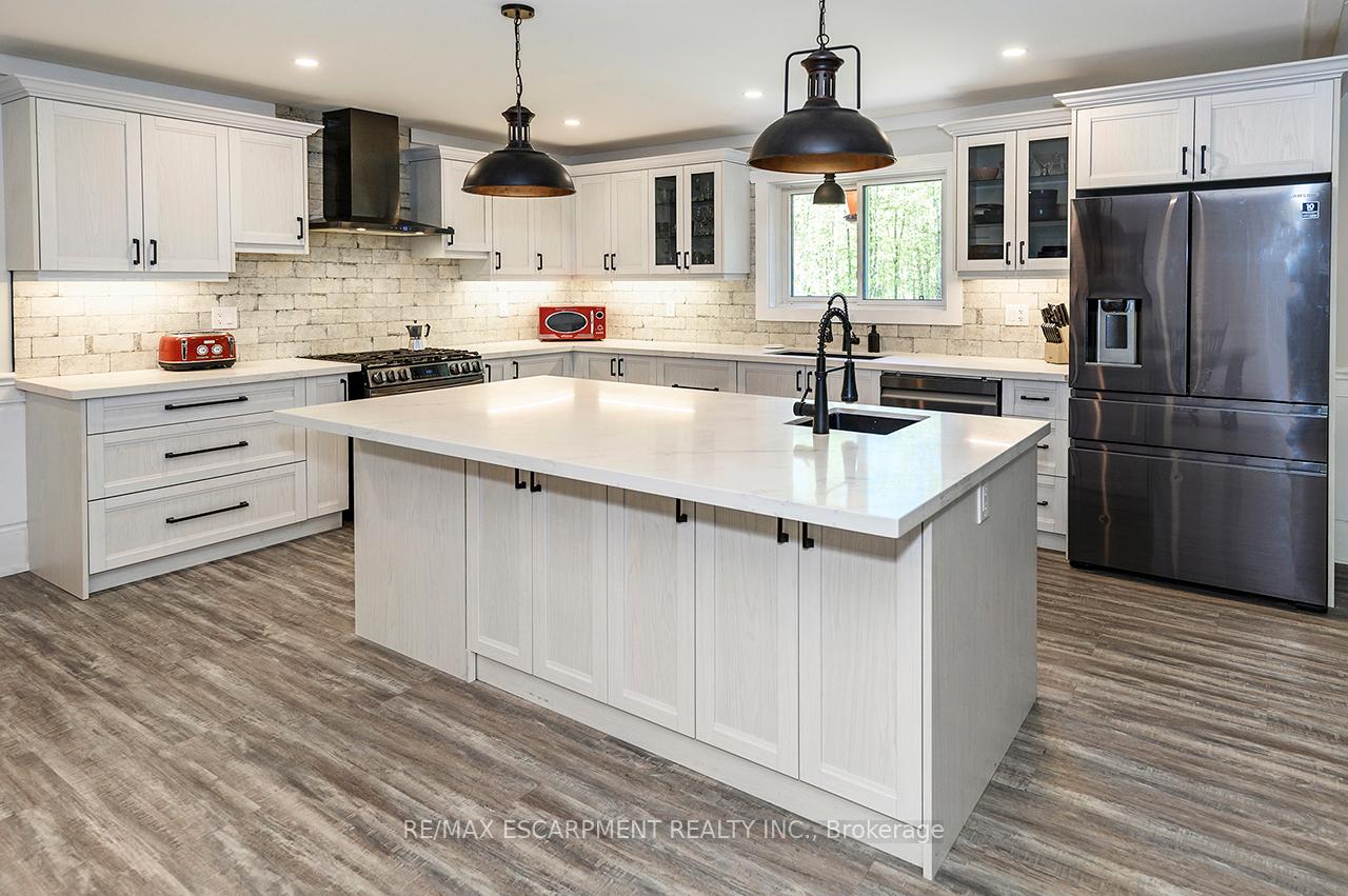 Photo 14 of 1068 Xavier Street, Gravenhurst, Morrison — HOMEH