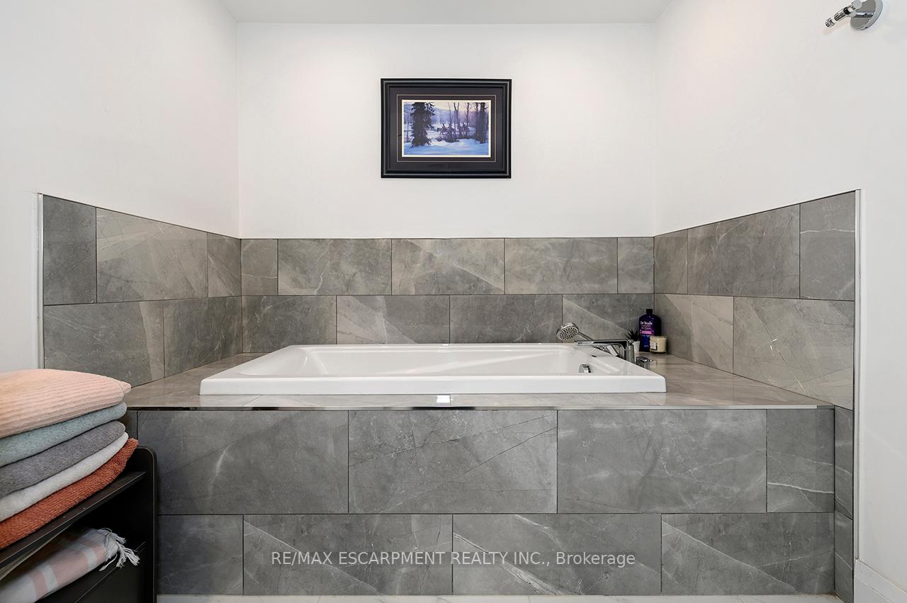 Photo 35 of 1068 Xavier Street, Gravenhurst, Morrison — HOMEH