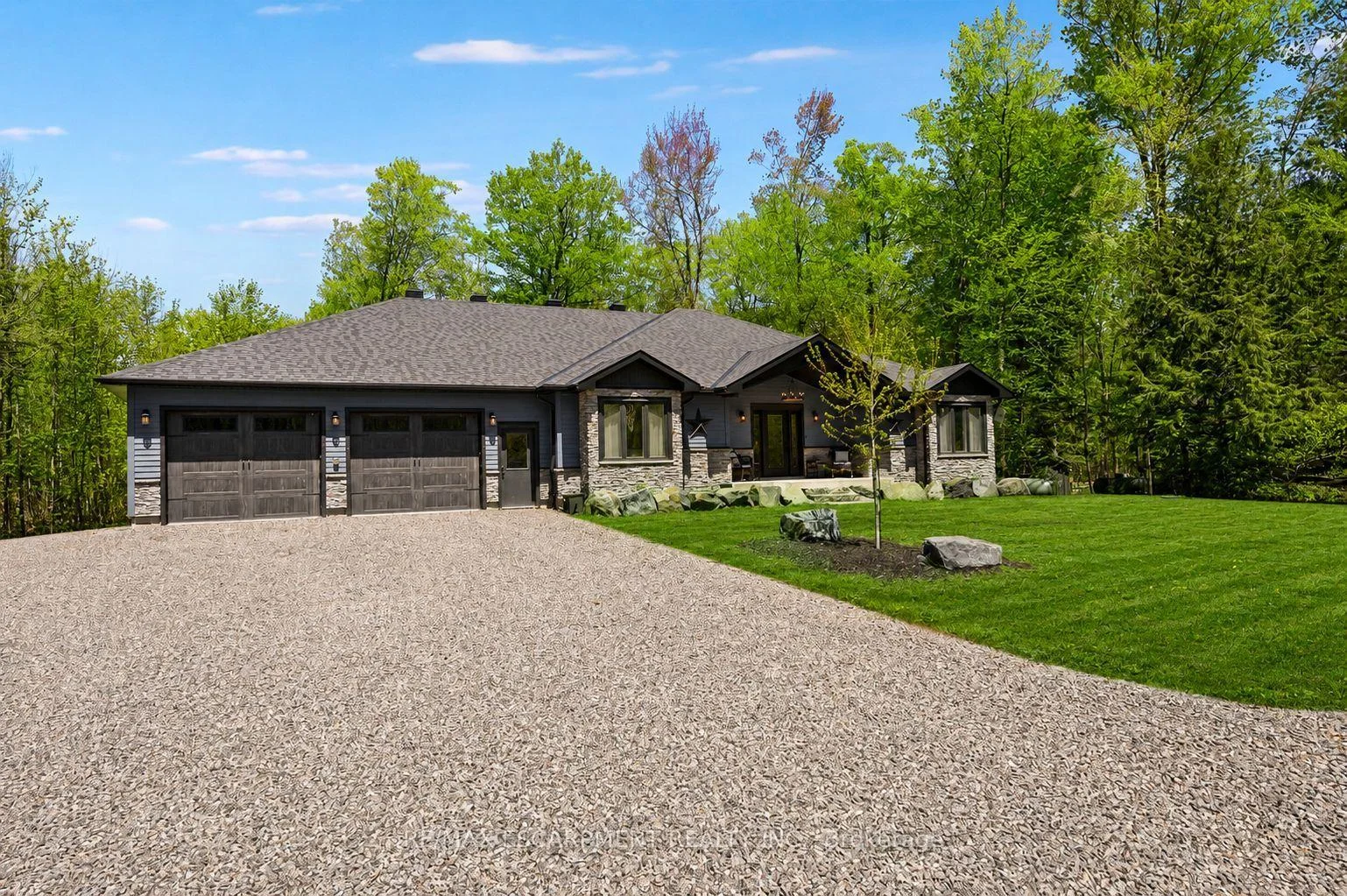 Photo 3 of 1068 Xavier Street, Gravenhurst, Morrison — HOMEH
