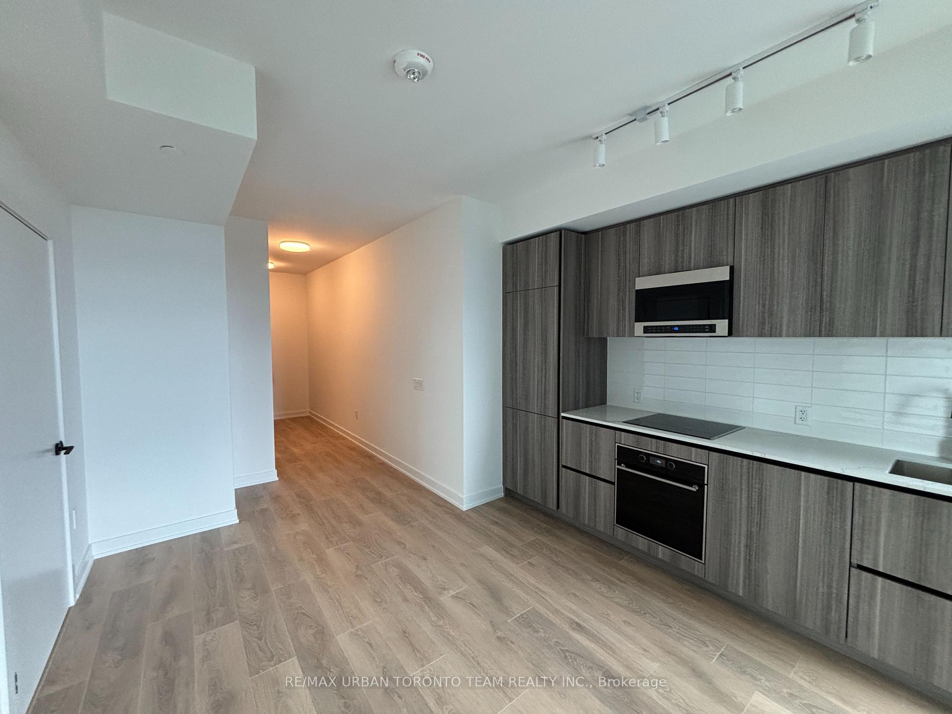 Photo 2 of Unit 3012, 117 Broadway Avenue, Toronto, Mount Pleasant West — HOMEH