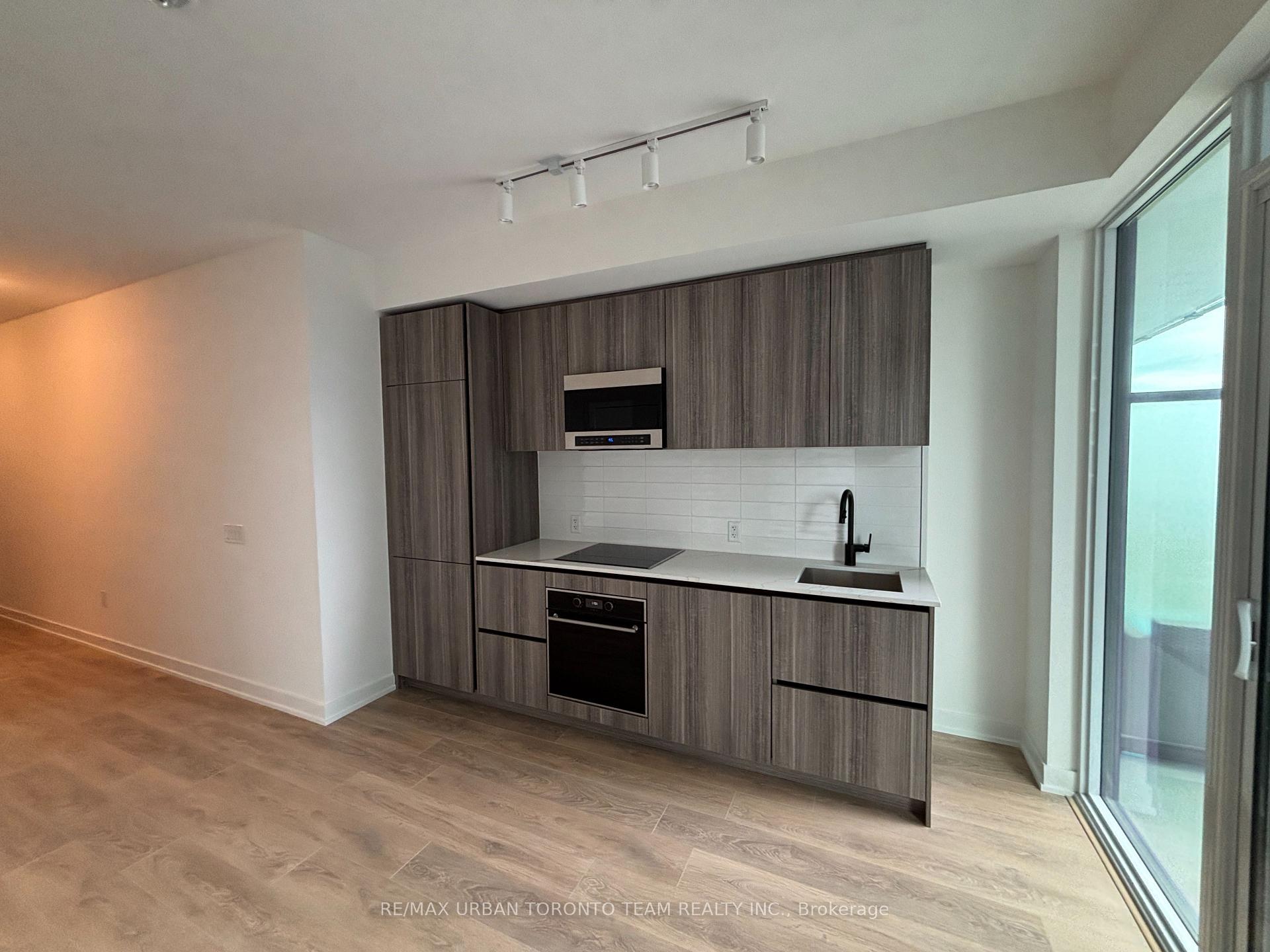 Photo 4 of Unit 3012, 117 Broadway Avenue, Toronto, Mount Pleasant West — HOMEH