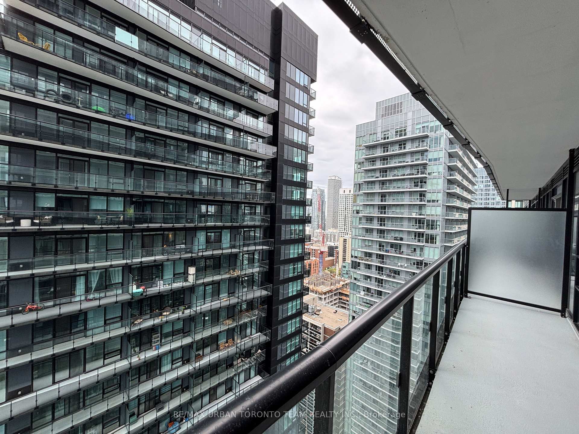 Photo 7 of Unit 3012, 117 Broadway Avenue, Toronto, Mount Pleasant West — HOMEH