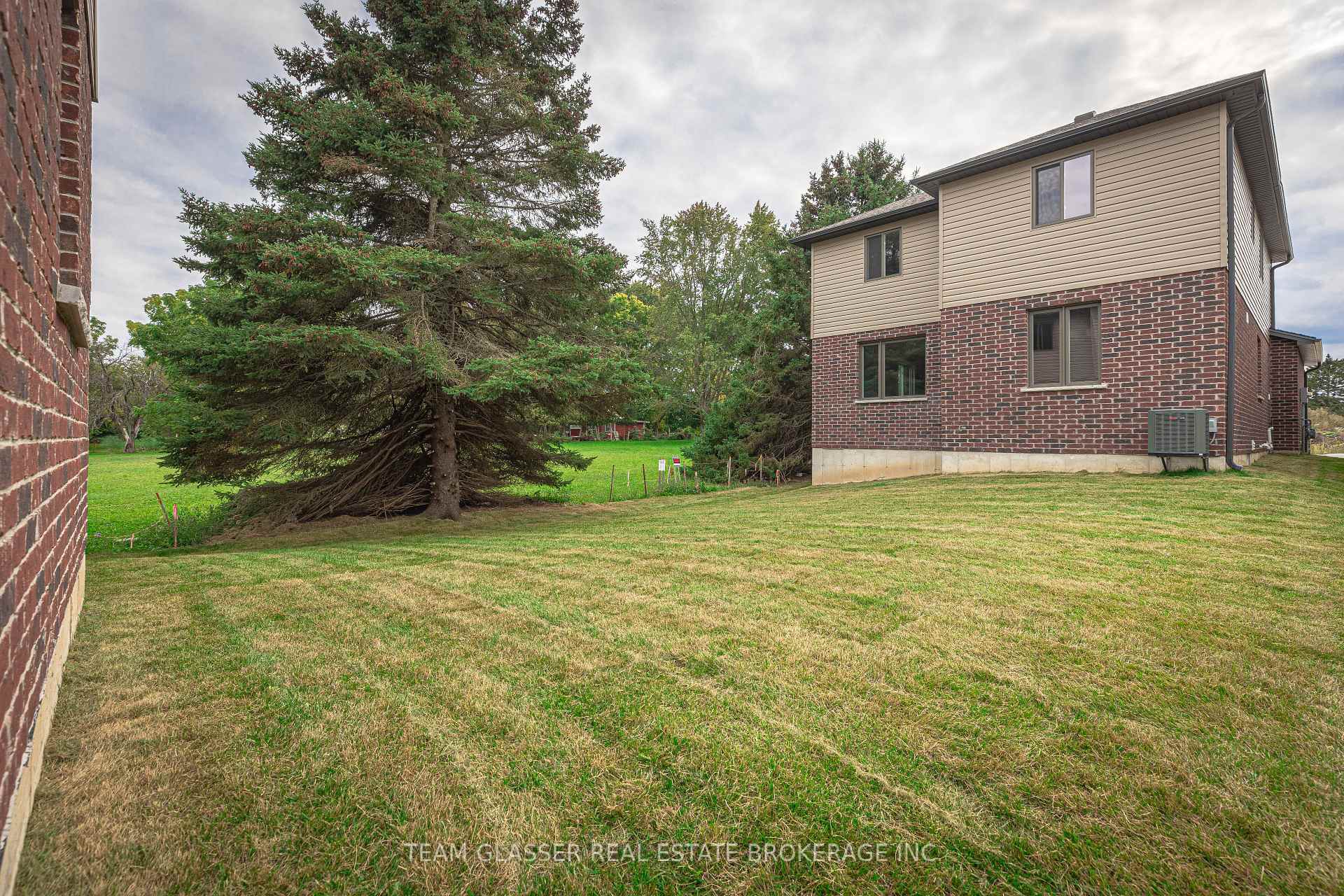Photo 3 of 3465 Oriole Circle E, London, South U — HOMEH