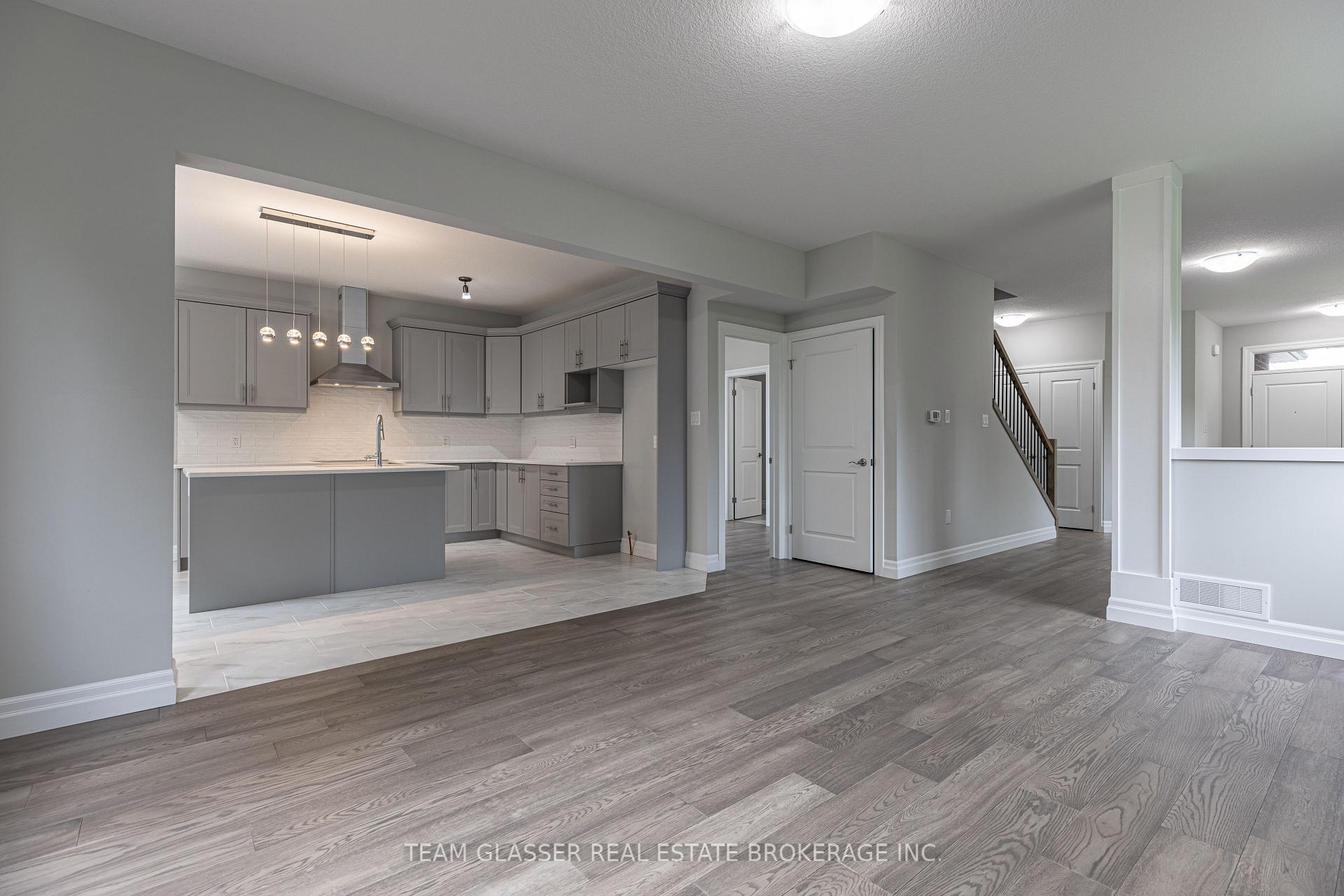 Photo 11 of 3465 Oriole Circle E, London, South U — HOMEH
