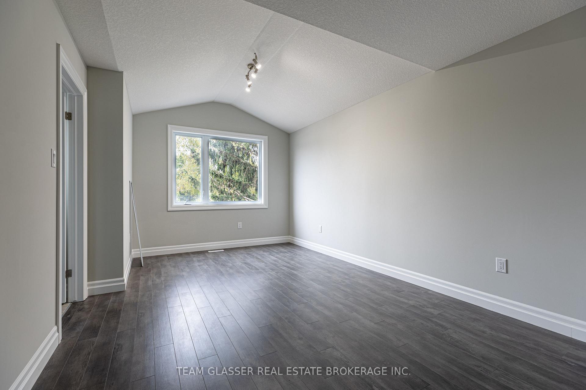 Photo 20 of 3465 Oriole Circle E, London, South U — HOMEH