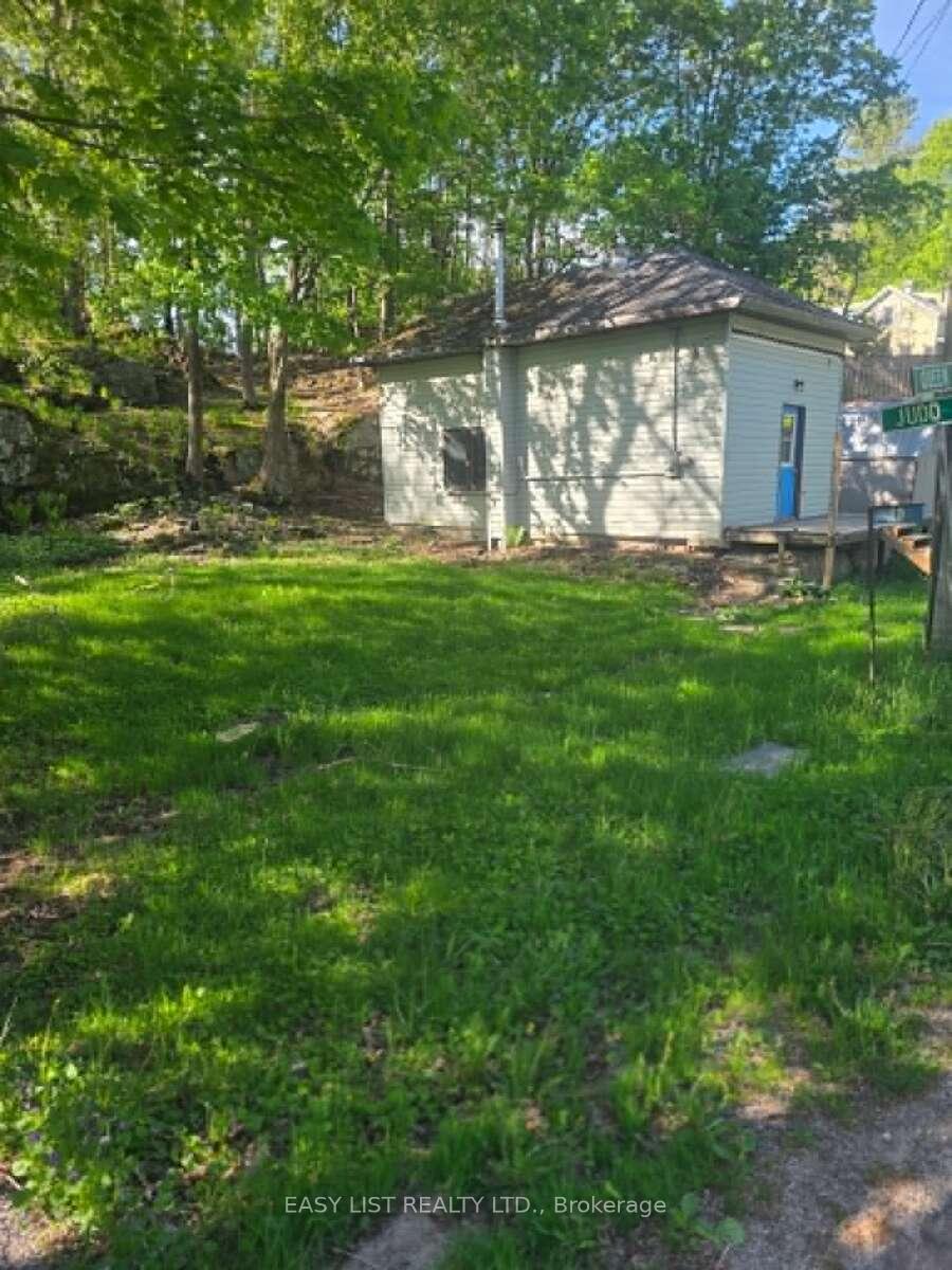 Photo 1 of 19 Queen Street, Rideau Lakes, Rideau Lakes (South Crosby) Twp — HOMEH