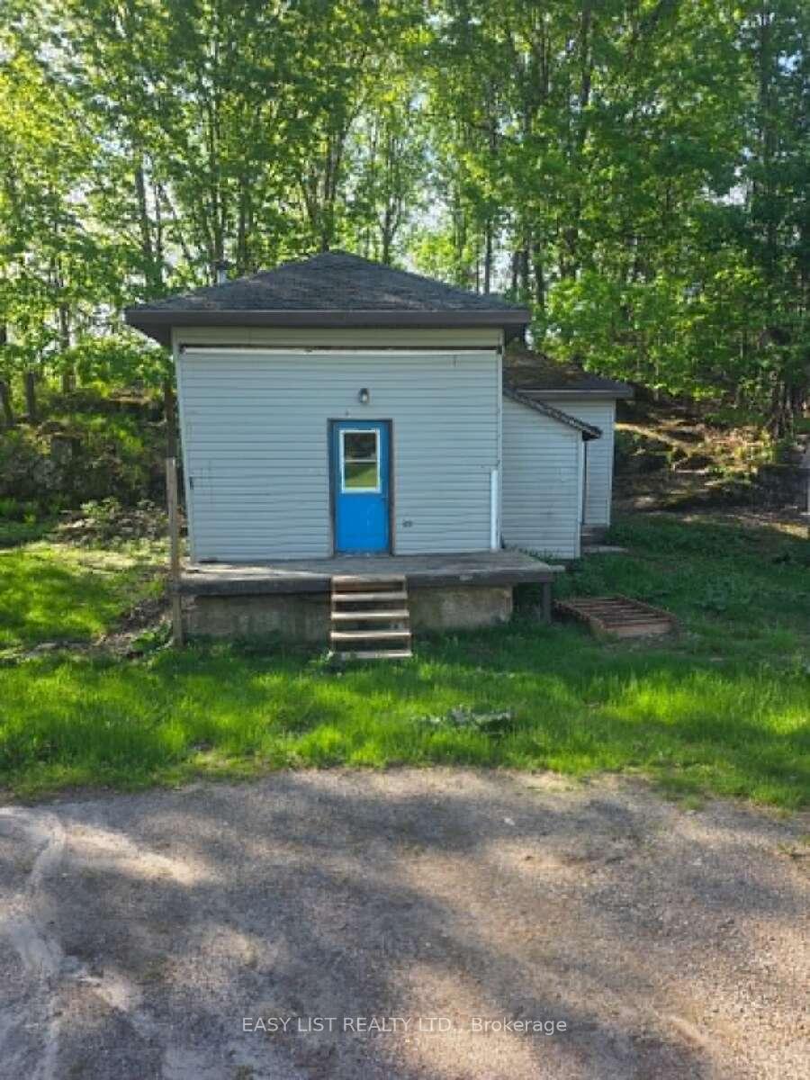 Photo 4 of 19 Queen Street, Rideau Lakes, Rideau Lakes (South Crosby) Twp — HOMEH