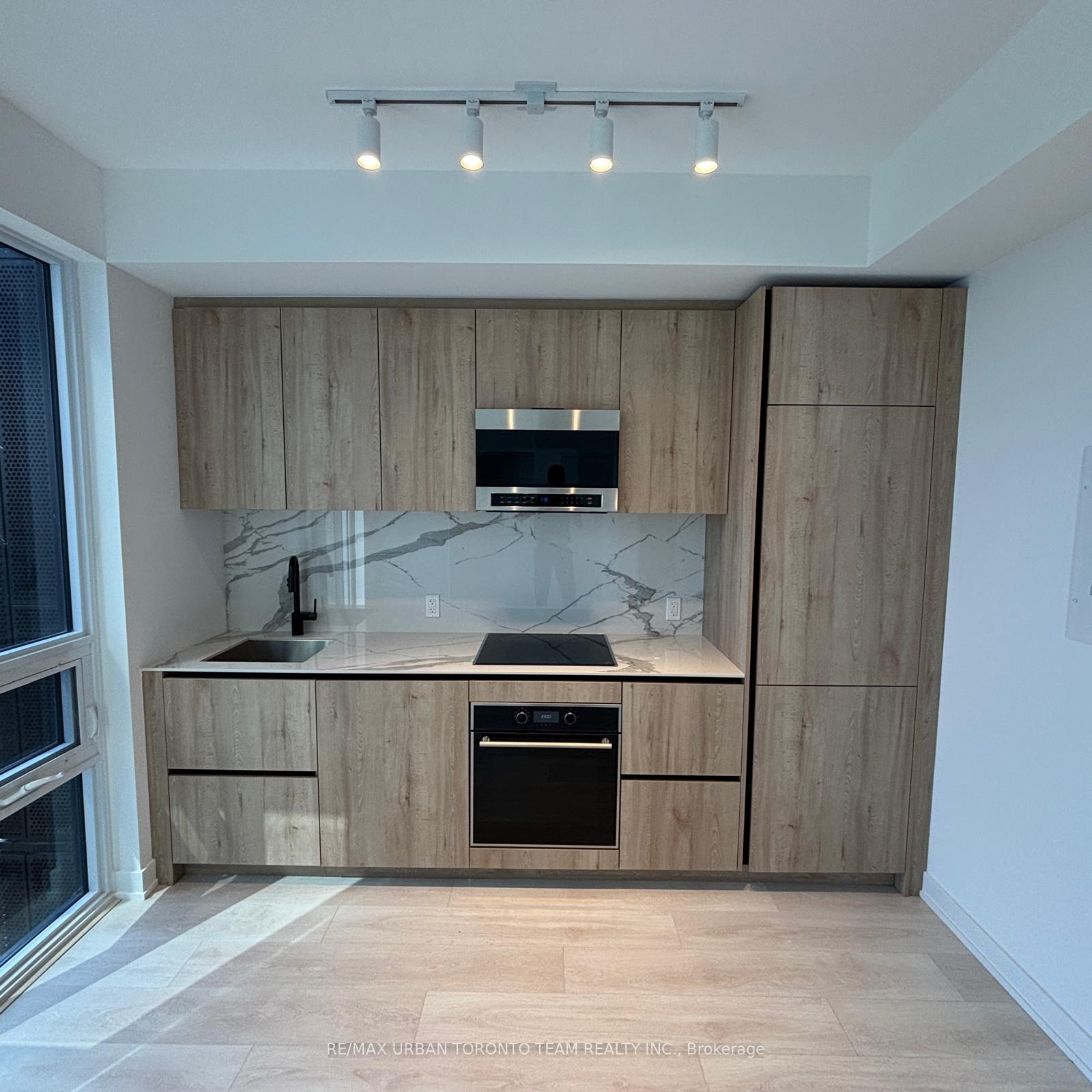 Photo 2 of Unit 3610, 117 Broadway Avenue, Toronto, Mount Pleasant West — HOMEH