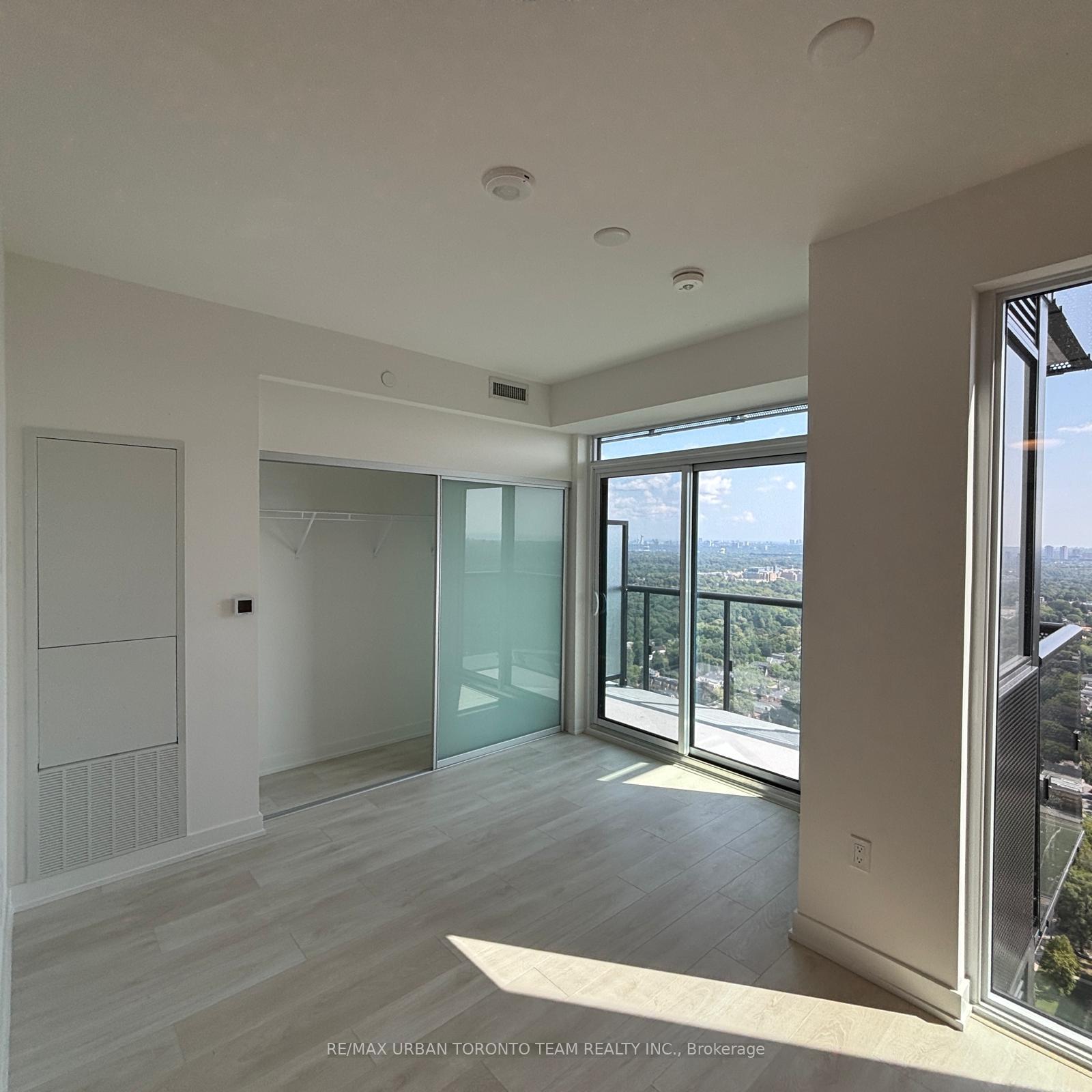 Photo 3 of Unit 3610, 117 Broadway Avenue, Toronto, Mount Pleasant West — HOMEH
