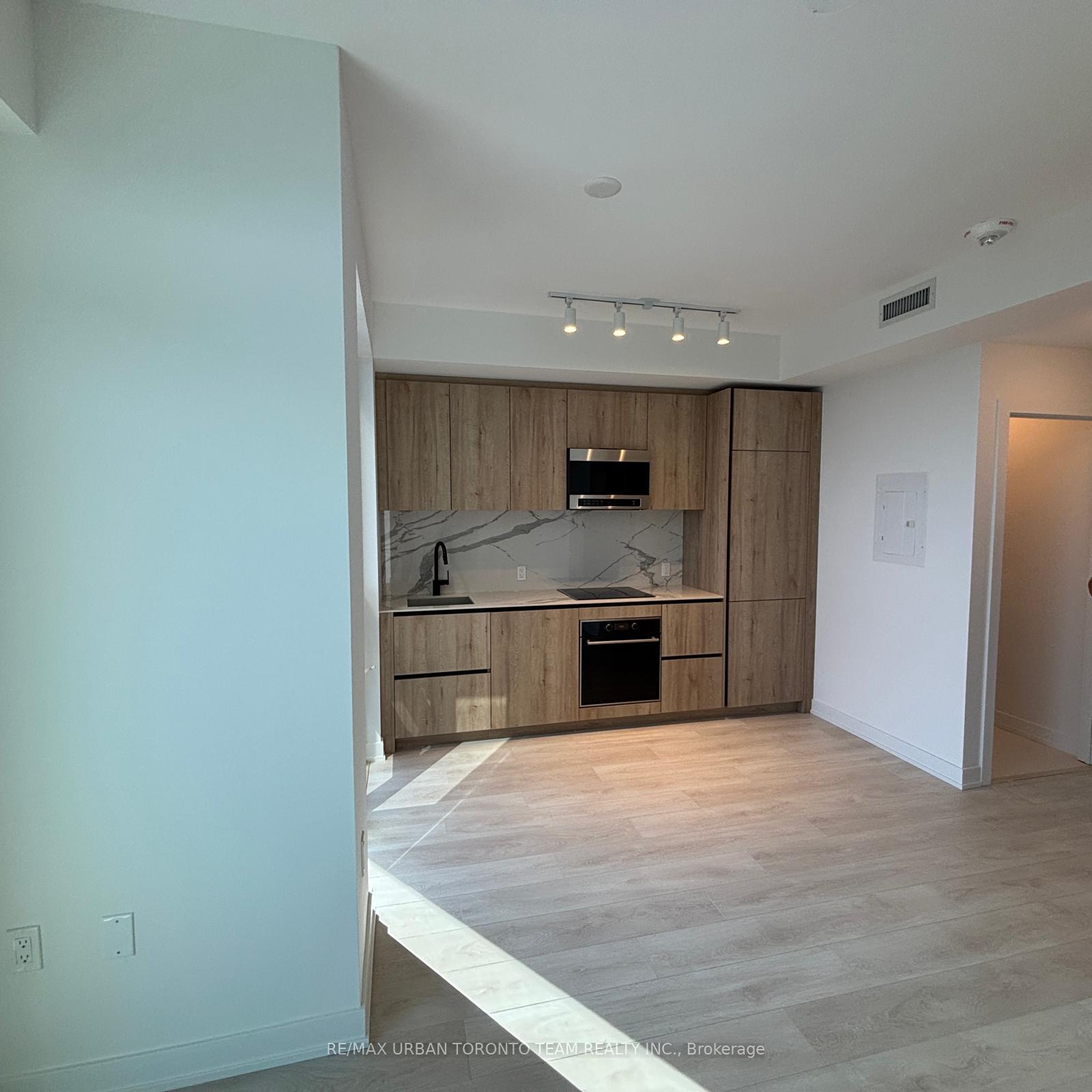 Photo 9 of Unit 3610, 117 Broadway Avenue, Toronto, Mount Pleasant West — HOMEH