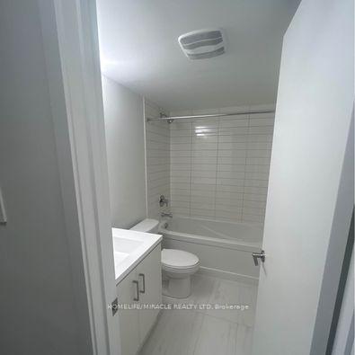 Photo 4 of Unit 81, 39 Honeycrisp Crescent, Vaughan, Vaughan Corporate Centre — HOMEH