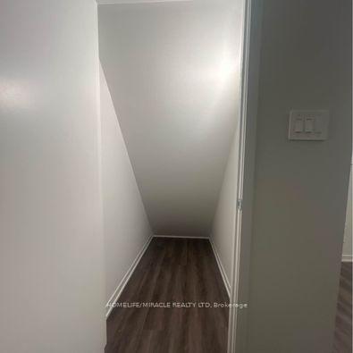 Photo 8 of Unit 81, 39 Honeycrisp Crescent, Vaughan, Vaughan Corporate Centre — HOMEH