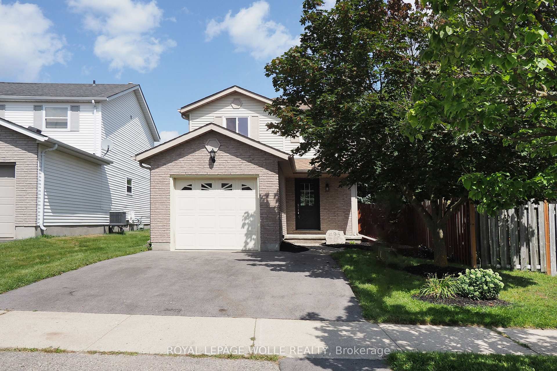 Photo 2 of 495 Misty Crescent, Kitchener, Grand River North — HOMEH