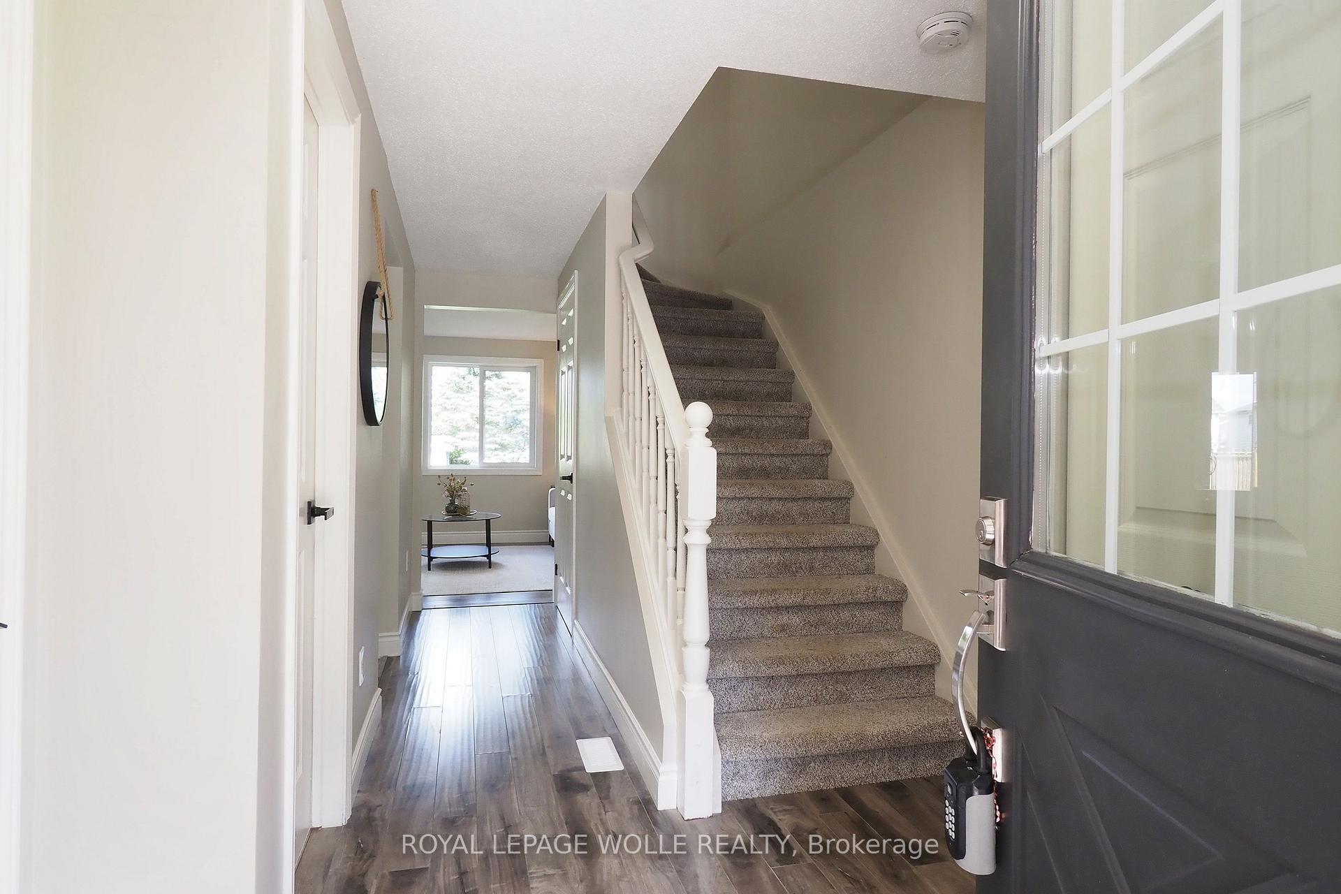 Photo 4 of 495 Misty Crescent, Kitchener, Grand River North — HOMEH
