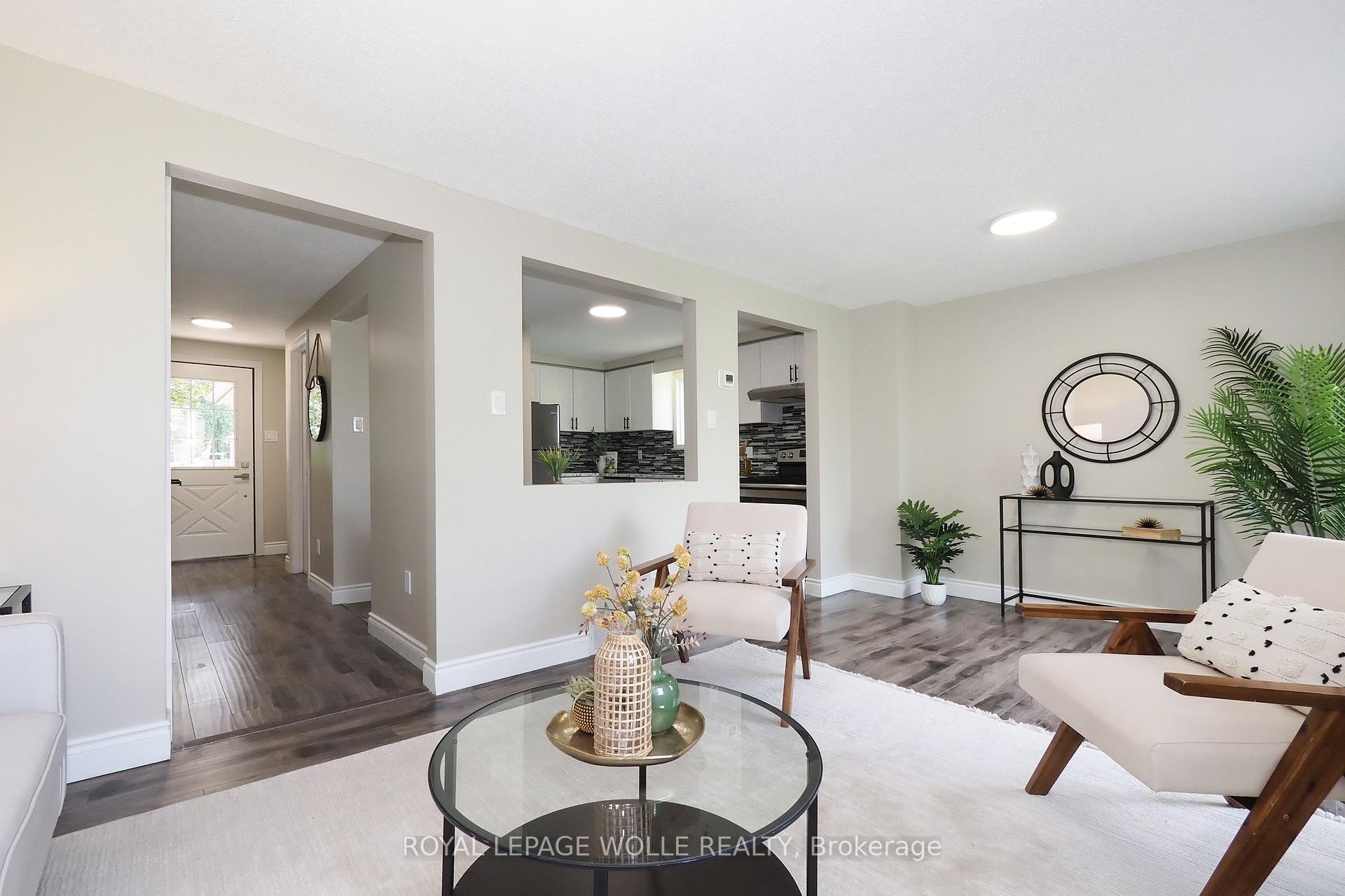 Photo 10 of 495 Misty Crescent, Kitchener, Grand River North — HOMEH