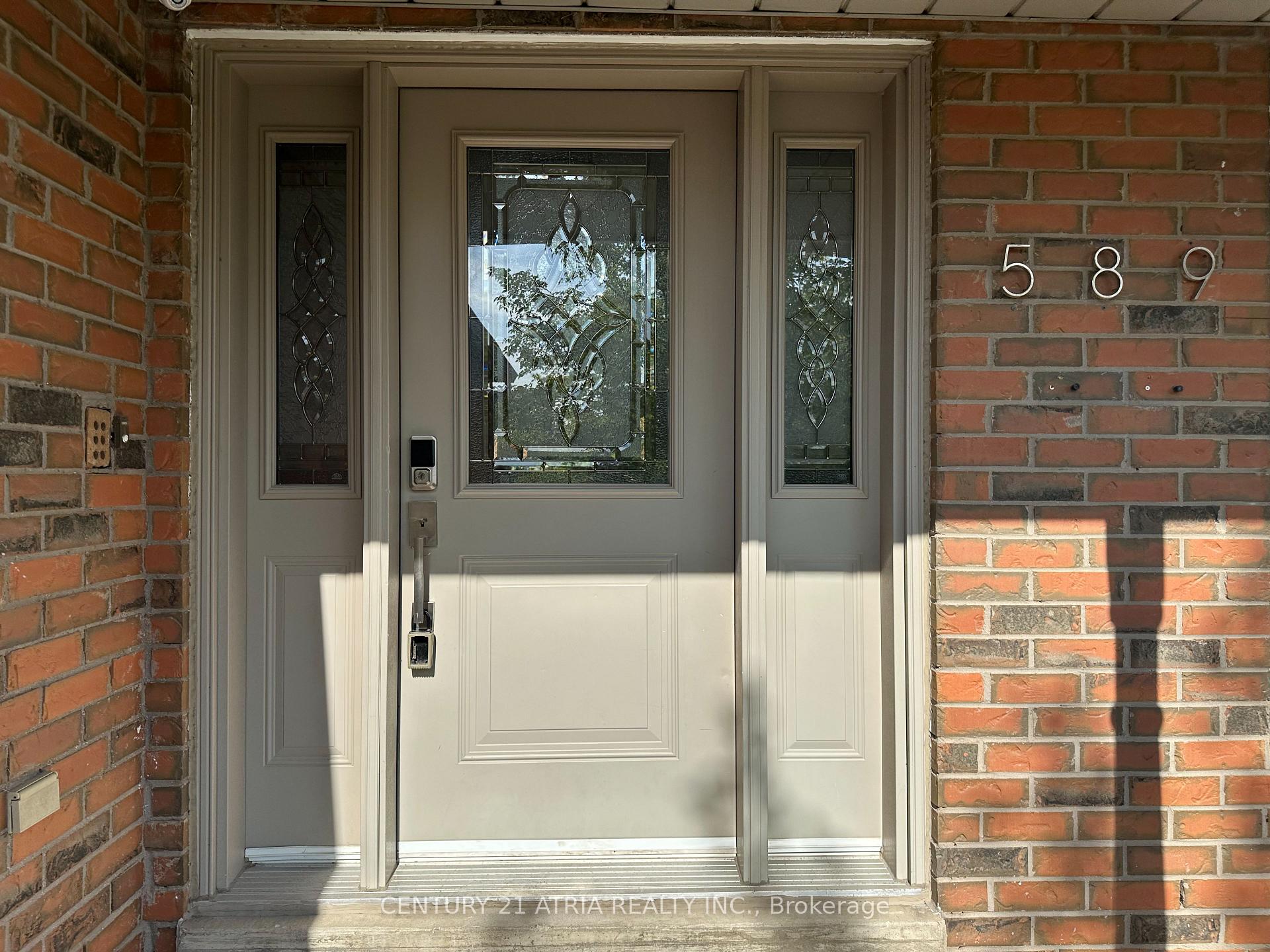 Photo 3 of 589 Village Parkway, Markham, Unionville — HOMEH