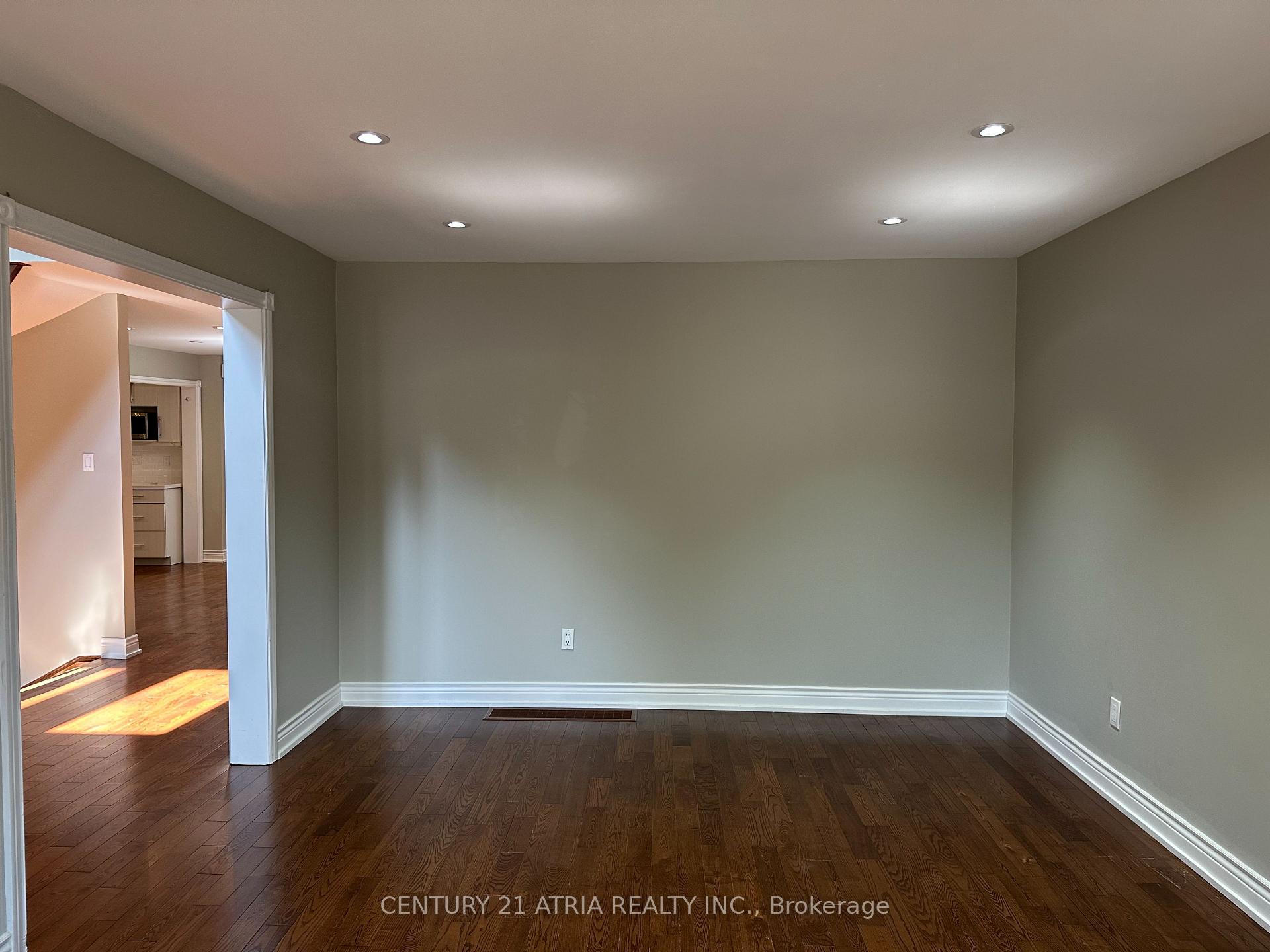 Photo 9 of 589 Village Parkway, Markham, Unionville — HOMEH
