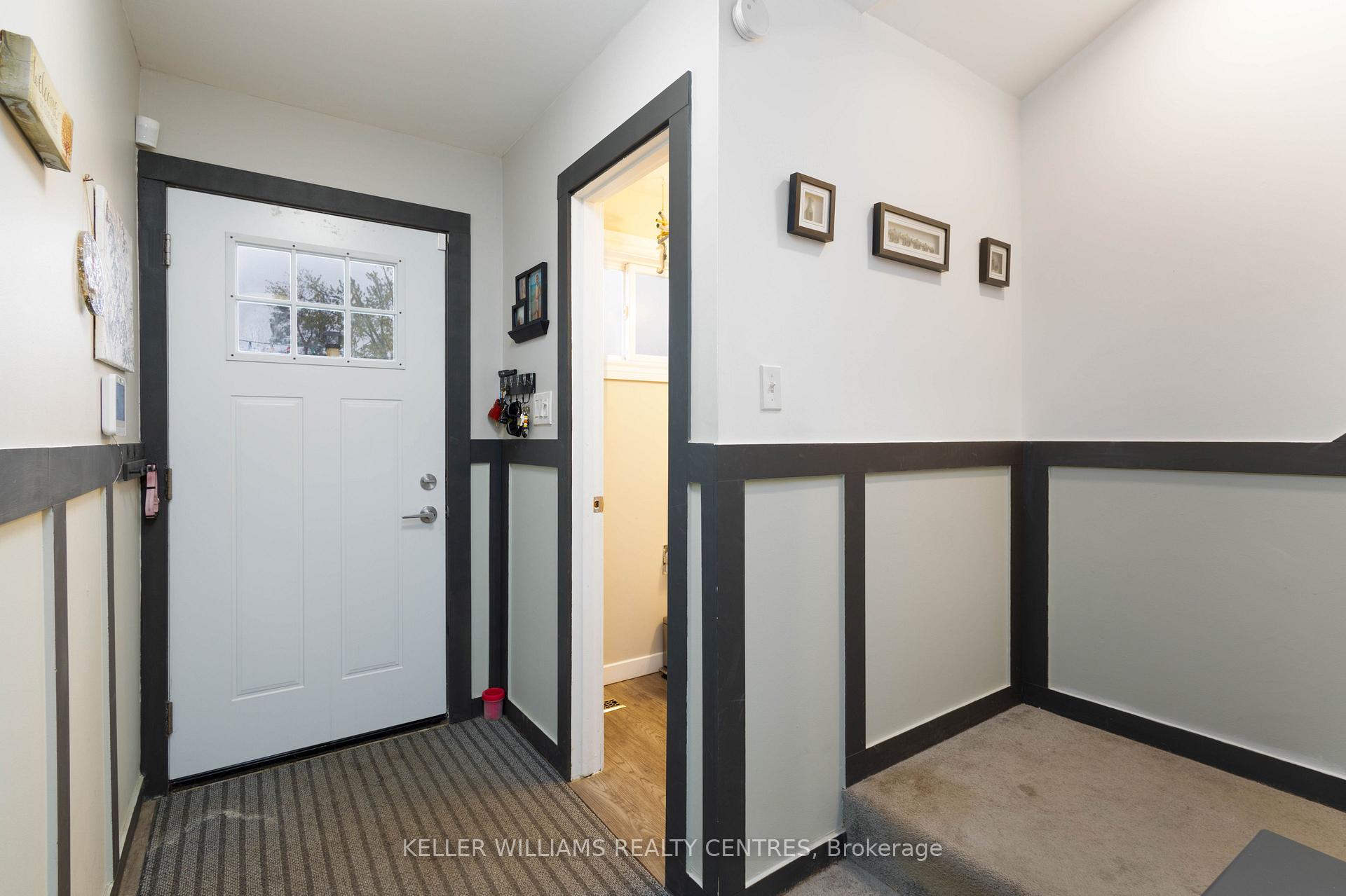 Photo 4 of 66 Chaucer Crescent, Barrie, Letitia Heights — HOMEH