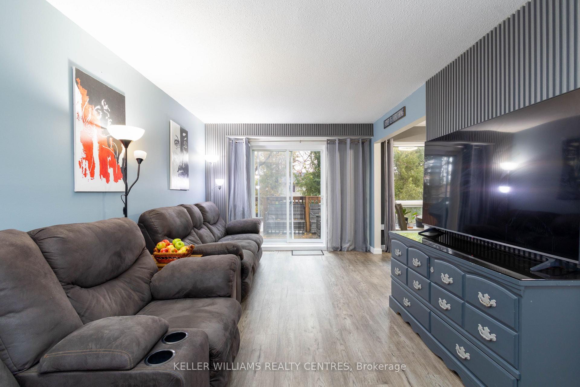 Photo 7 of 66 Chaucer Crescent, Barrie, Letitia Heights — HOMEH