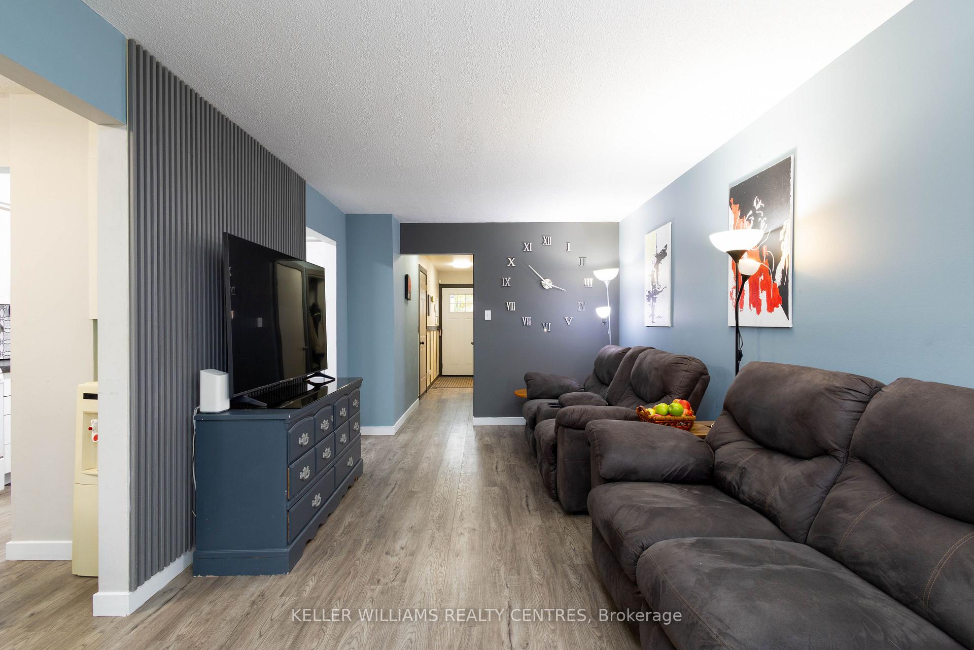 Photo 8 of 66 Chaucer Crescent, Barrie, Letitia Heights — HOMEH