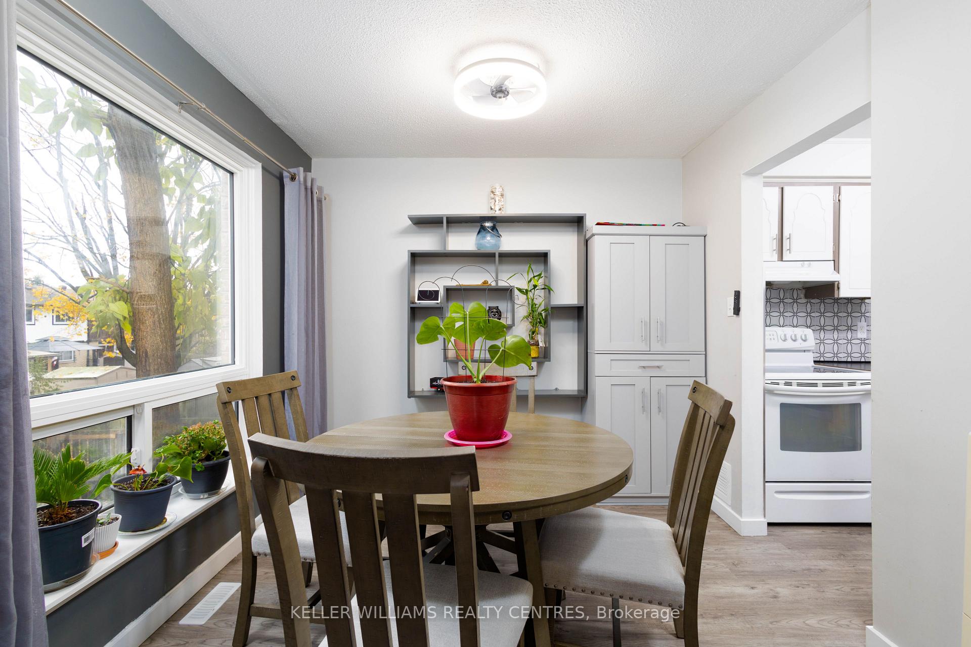 Photo 9 of 66 Chaucer Crescent, Barrie, Letitia Heights — HOMEH