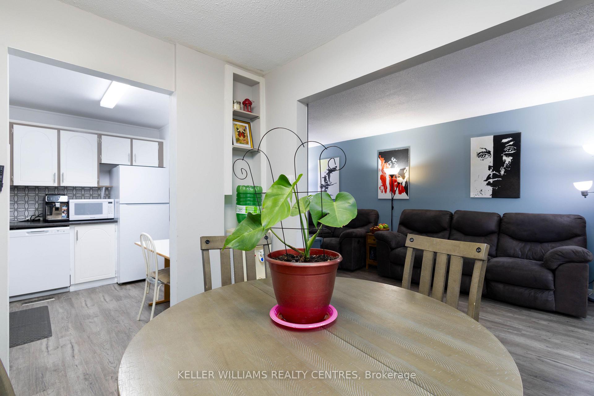 Photo 11 of 66 Chaucer Crescent, Barrie, Letitia Heights — HOMEH