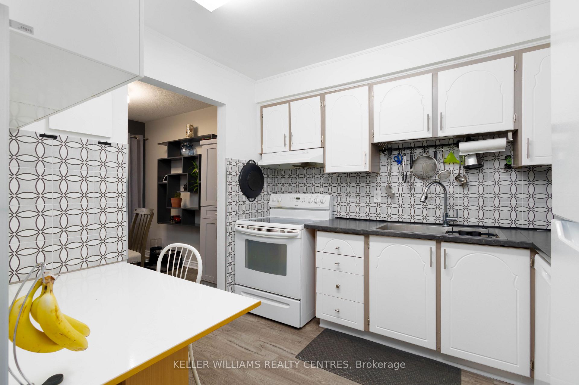Photo 12 of 66 Chaucer Crescent, Barrie, Letitia Heights — HOMEH