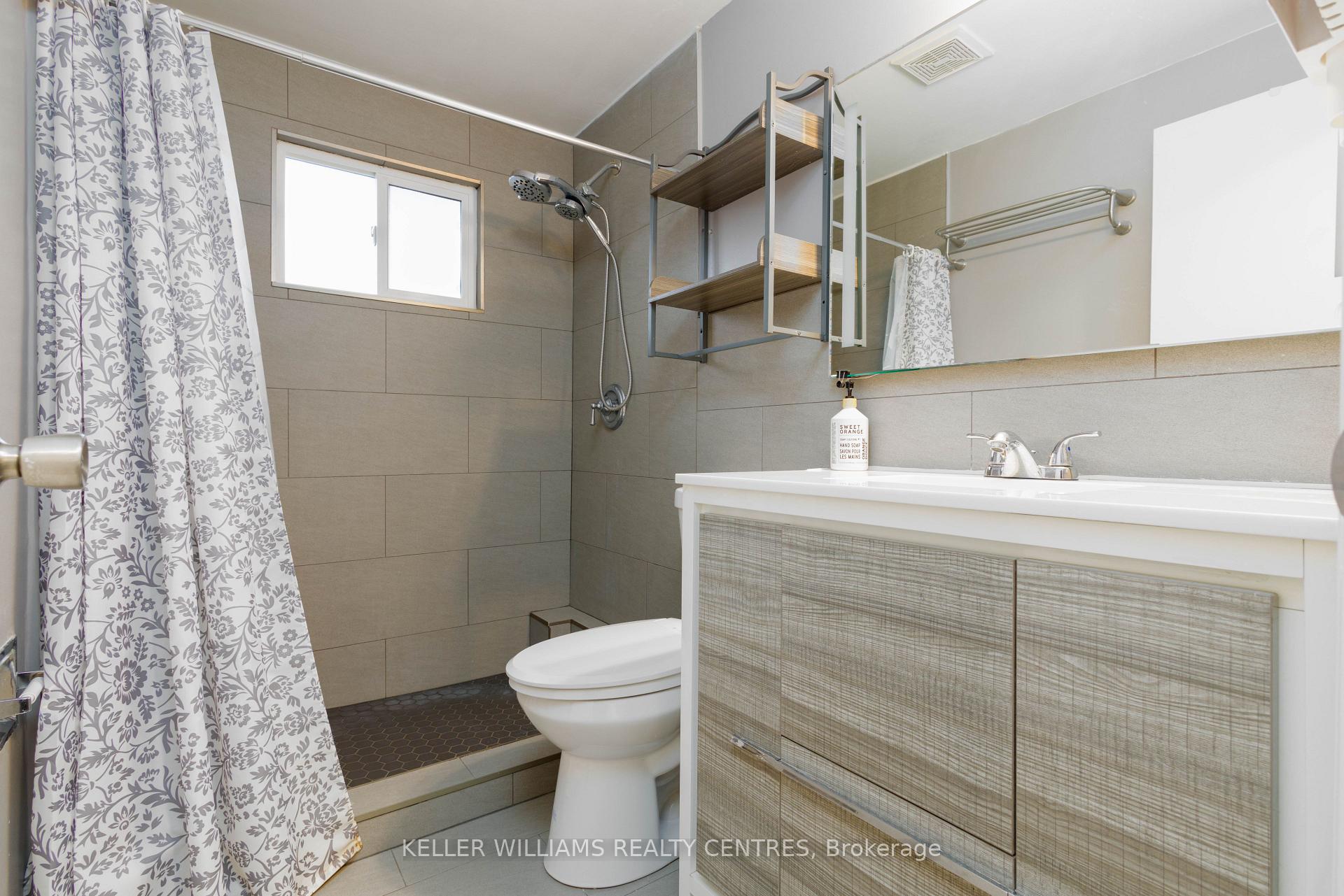 Photo 13 of 66 Chaucer Crescent, Barrie, Letitia Heights — HOMEH