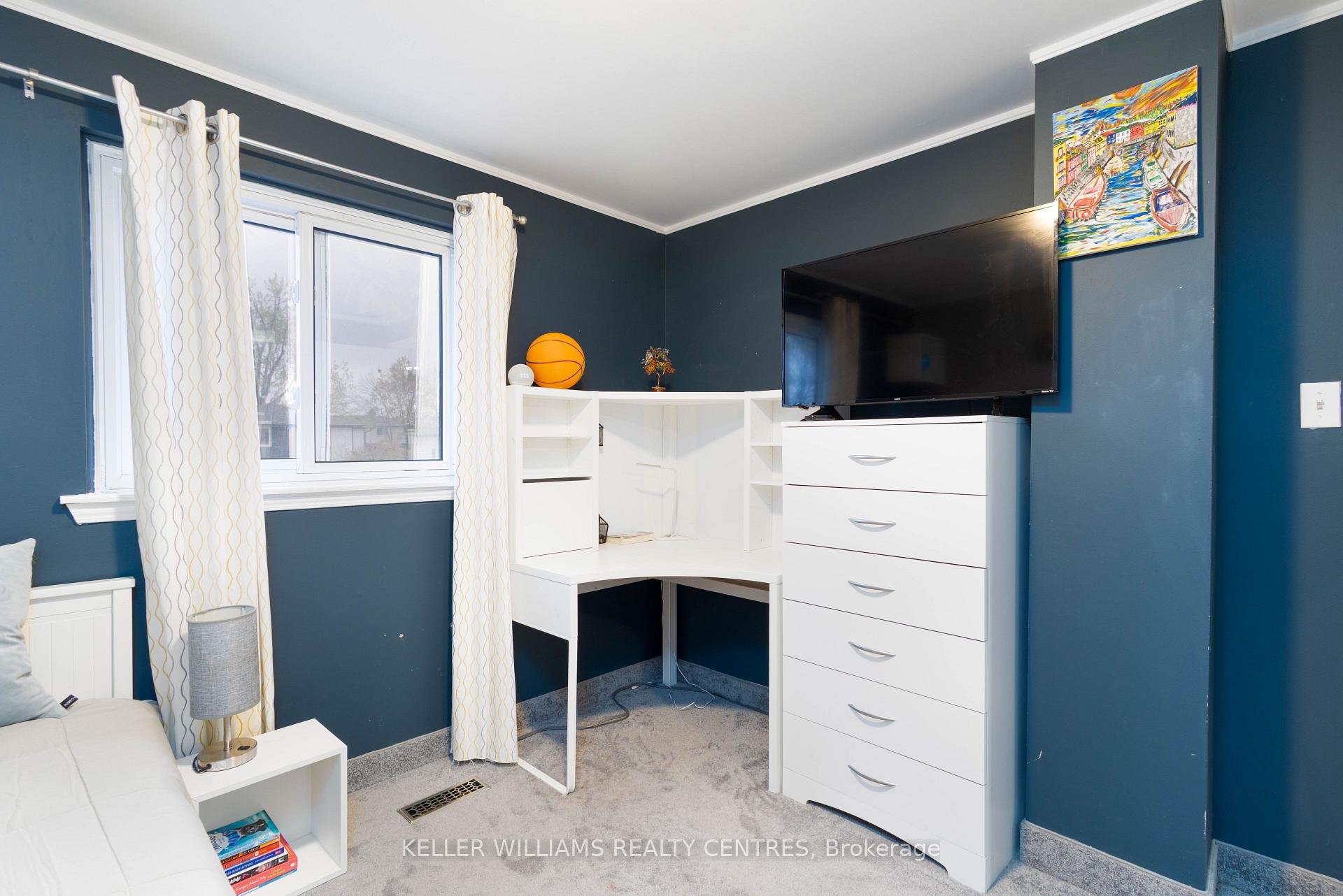 Photo 15 of 66 Chaucer Crescent, Barrie, Letitia Heights — HOMEH