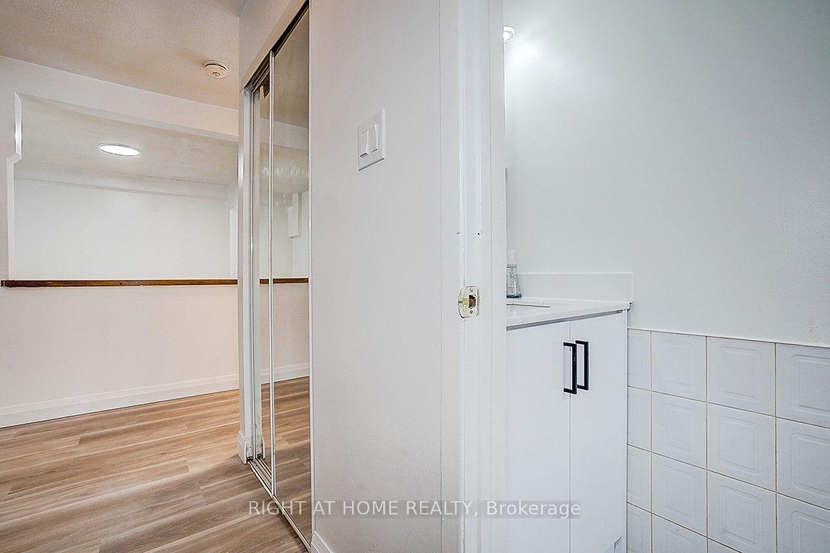 Photo 11 of 35 Snowshoe Crescent, Markham, German Mills — HOMEH