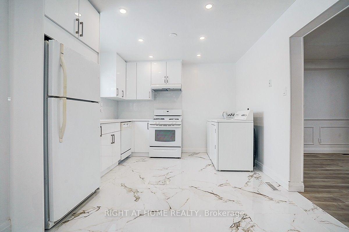 Photo 19 of 35 Snowshoe Crescent, Markham, German Mills — HOMEH