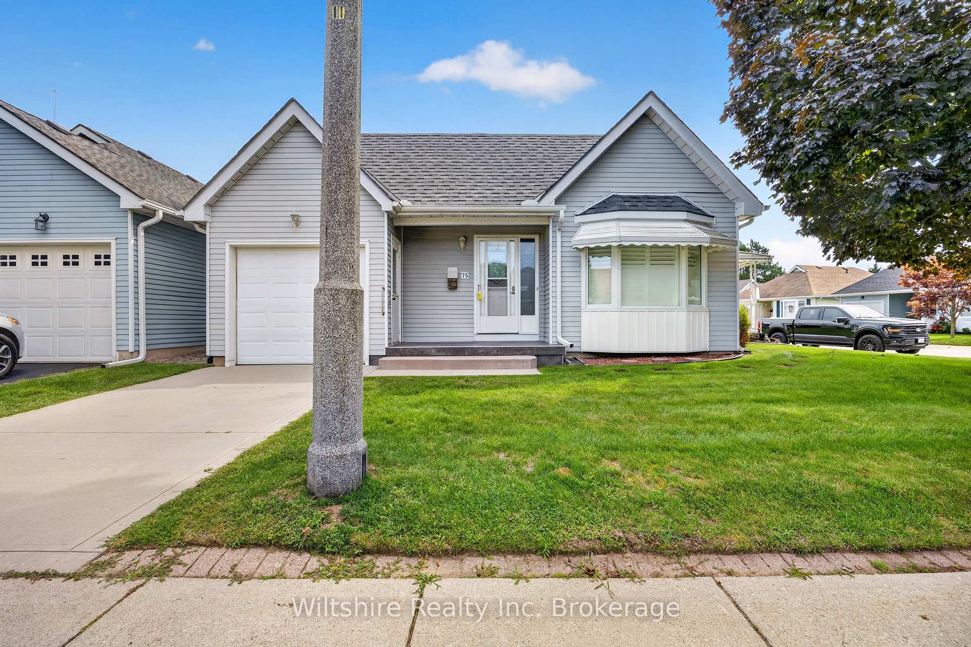 Photo 2 of 75 Edwin Crescent, Tillsonburg — HOMEH