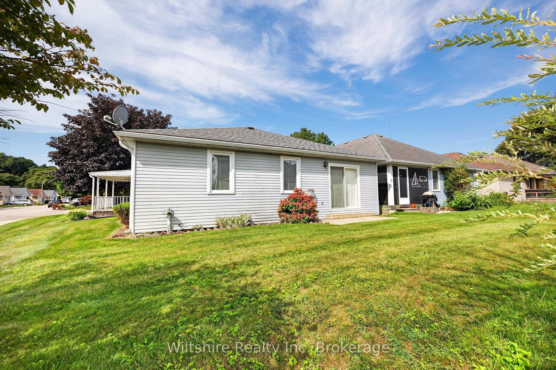 Photo 3 of 75 Edwin Crescent, Tillsonburg — HOMEH