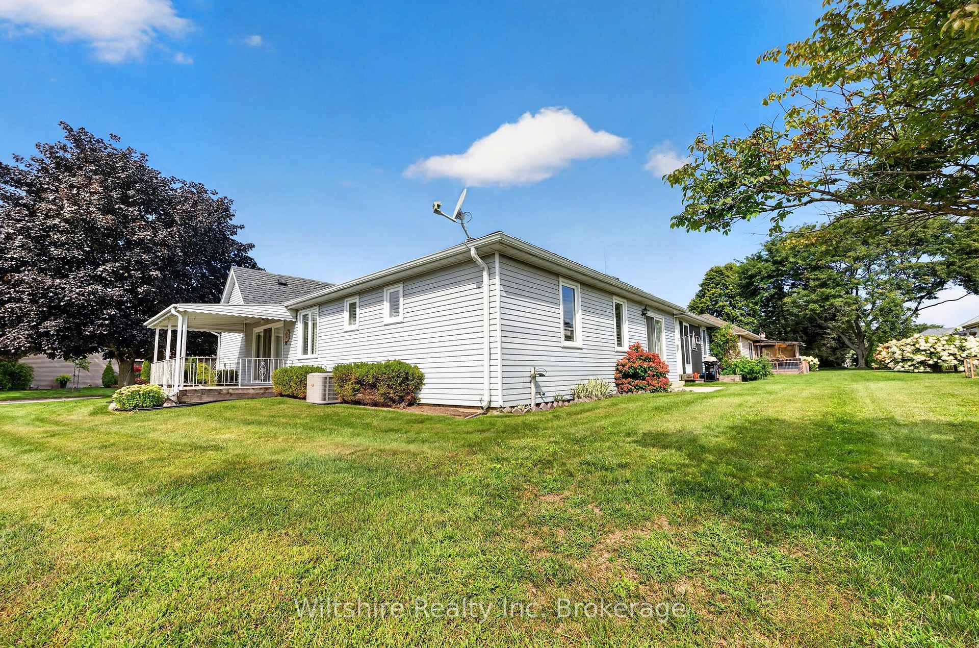 Photo 4 of 75 Edwin Crescent, Tillsonburg — HOMEH