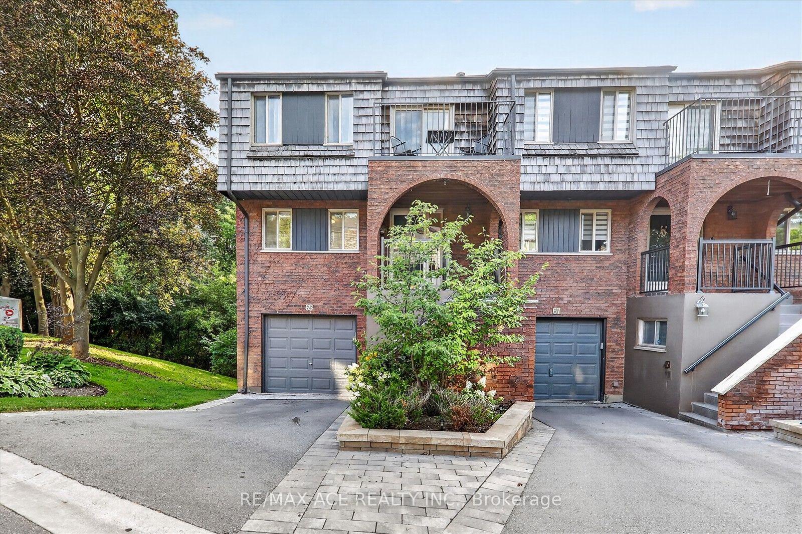 Photo 3 of 65 Cricklewood Crescent, Markham, Royal Orchard — HOMEH